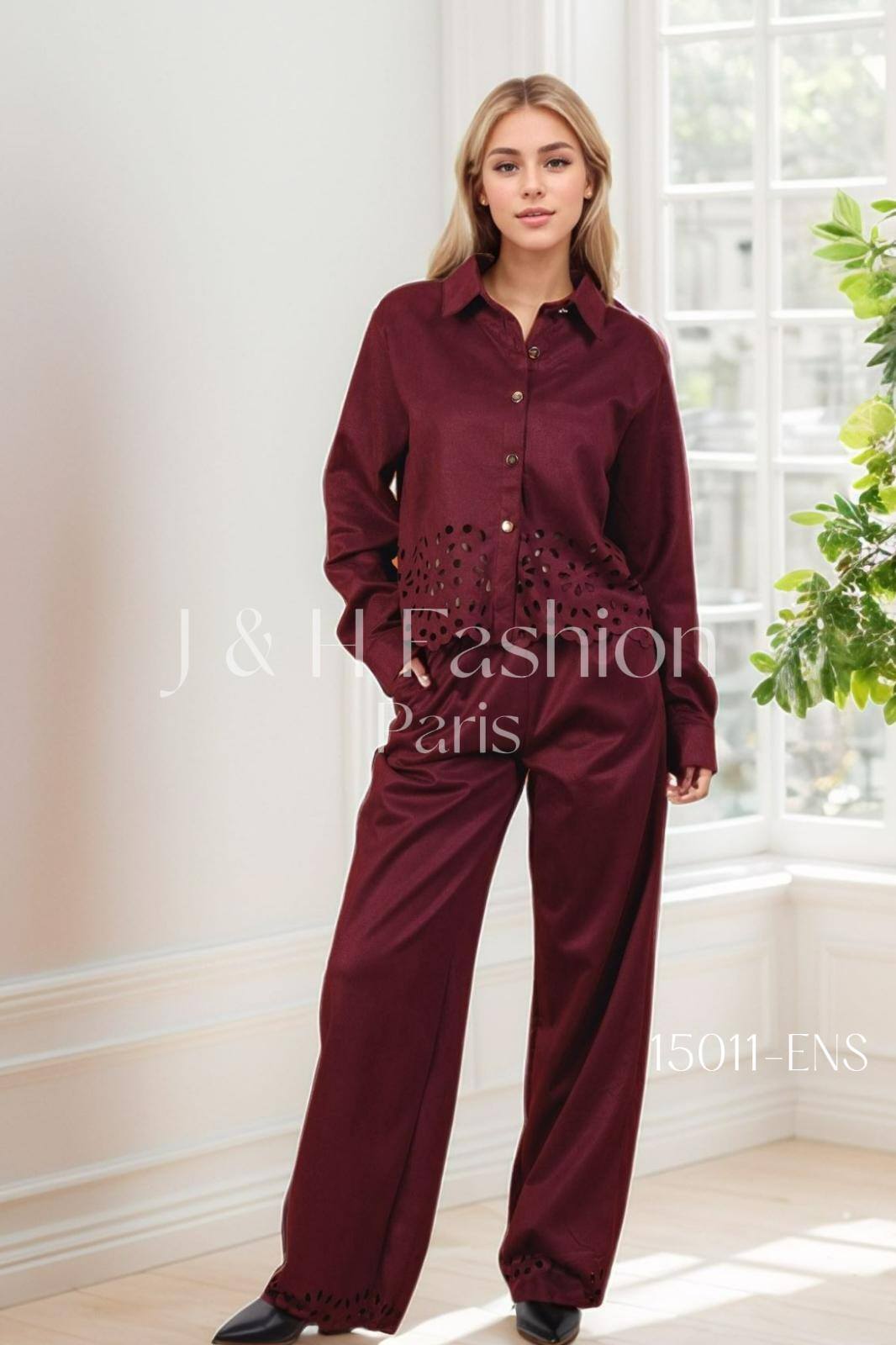 Grossiste J&H Fashion - Ensemble veste et pantalon droit en suédine douce / daim, avec broderie anglais