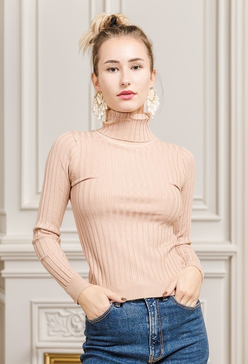Grossista J&H Fashion - Maglione a coste in maglia a collo alto senza tempo