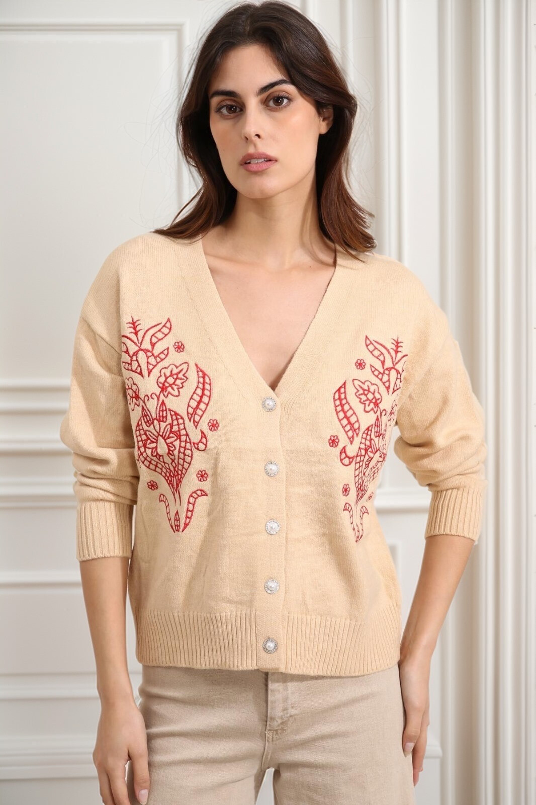 Grossiste J&H Fashion - Cardigan / Gilet en maille bouton perles avec broderies devant col V