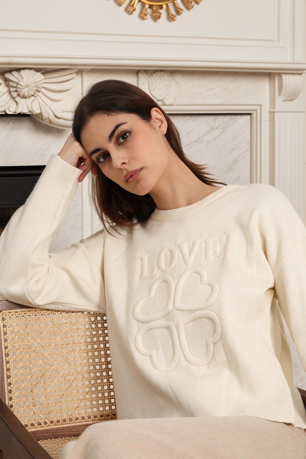 Grossista J&H Fashion - Maglia a maglia con rilievo a cuore LOVE 3d dal taglio dritto
