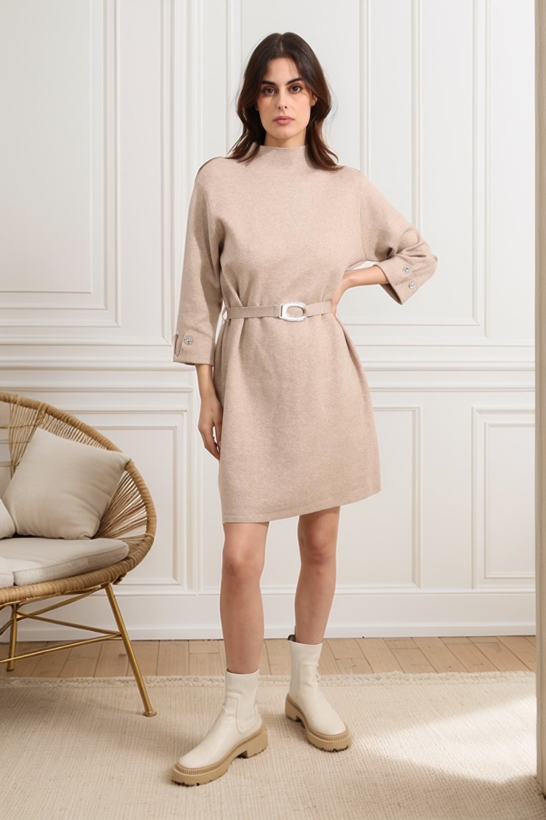 Grossiste J&H Fashion - Robe en maille manche 3/4 avec boucle de ceinture en maille col montant