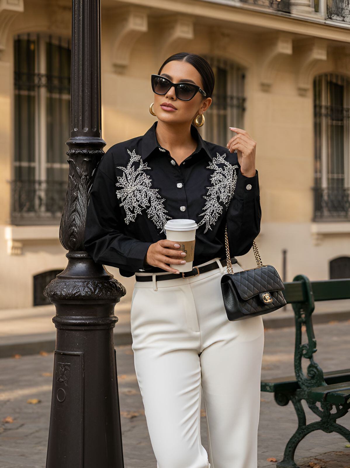 Mayorista J&H Fashion - Camisa de manga larga adornada con bordados florales con perlas y botones brillantes.