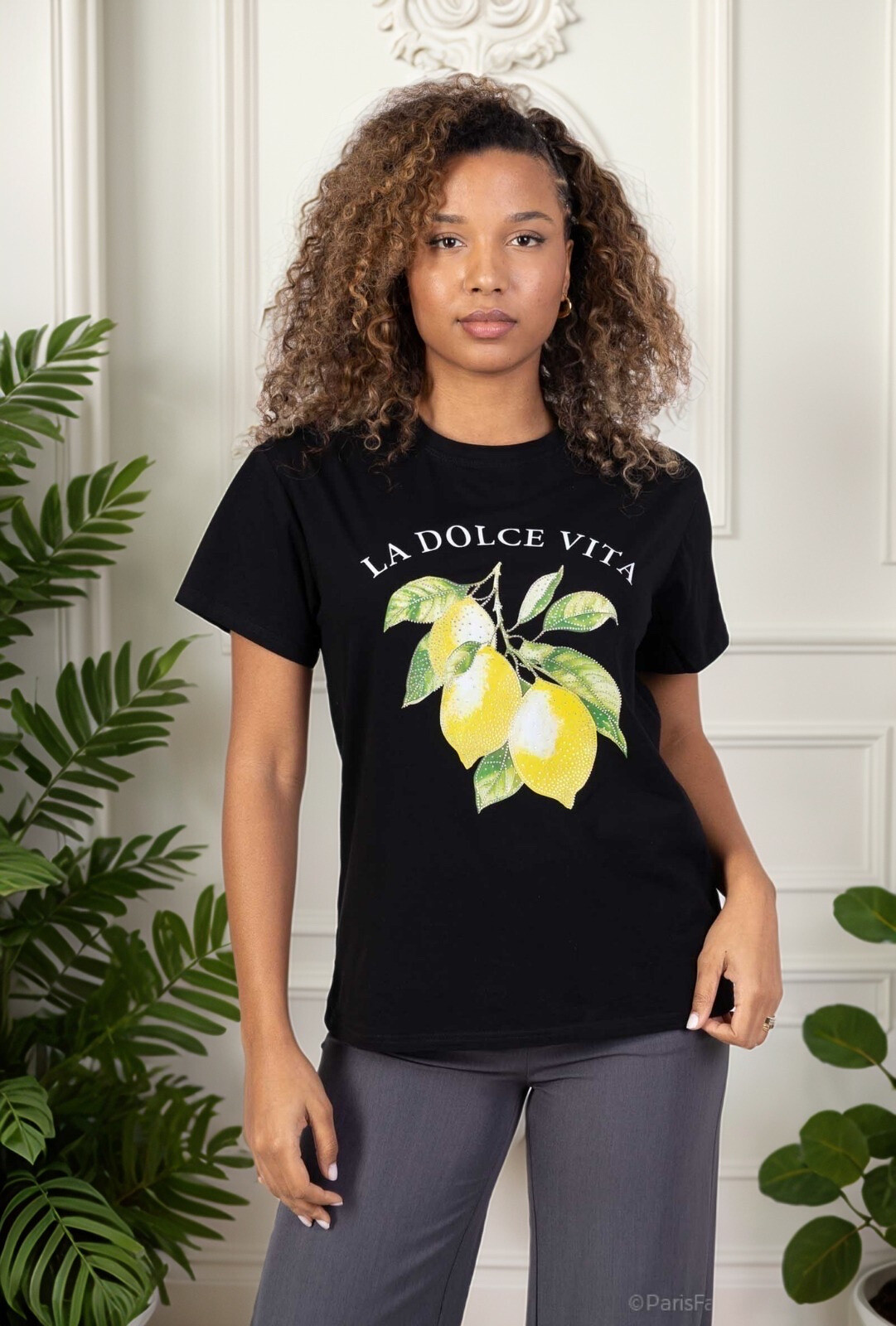 Grossiste J&H Fashion - T-shirt en coton avec imprimé citron à strasses  "LA DOLCE VITA"