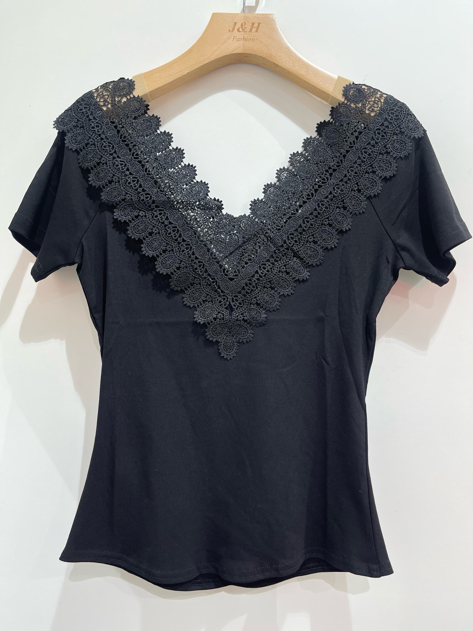 Wholesaler J&H Fashion - Top / cotton t-shirt in lace V-neck