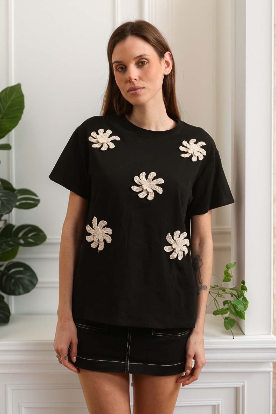 Großhändler J&H Fashion - Baumwoll-T-Shirt mit 3D-Relief- und Riemenflussblume