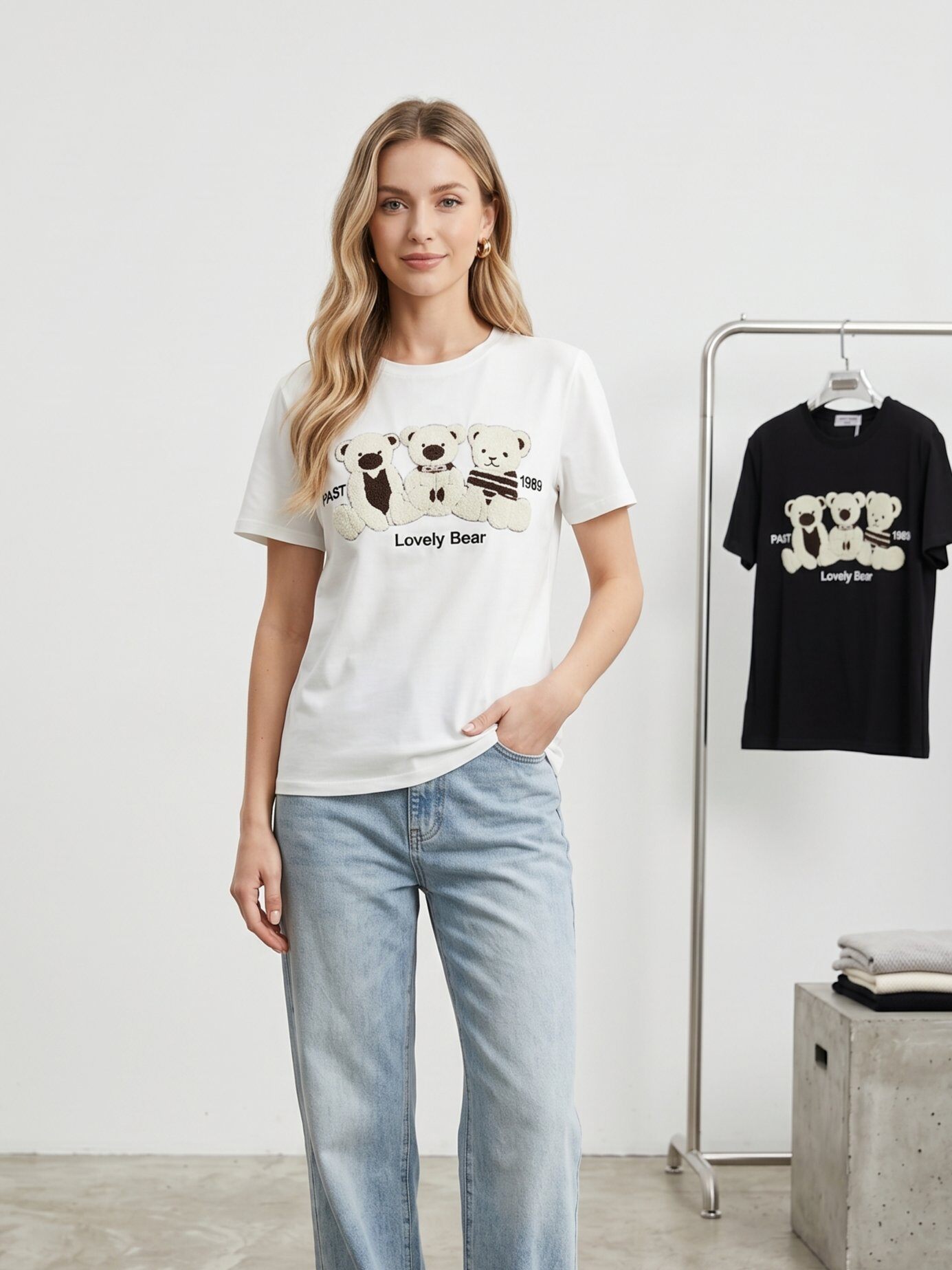 Großhändler J&H Fashion - Gerades Baumwoll-T-Shirt mit 3D-Relief-Bär und Strasssteinen LOVELY BEAR 1989