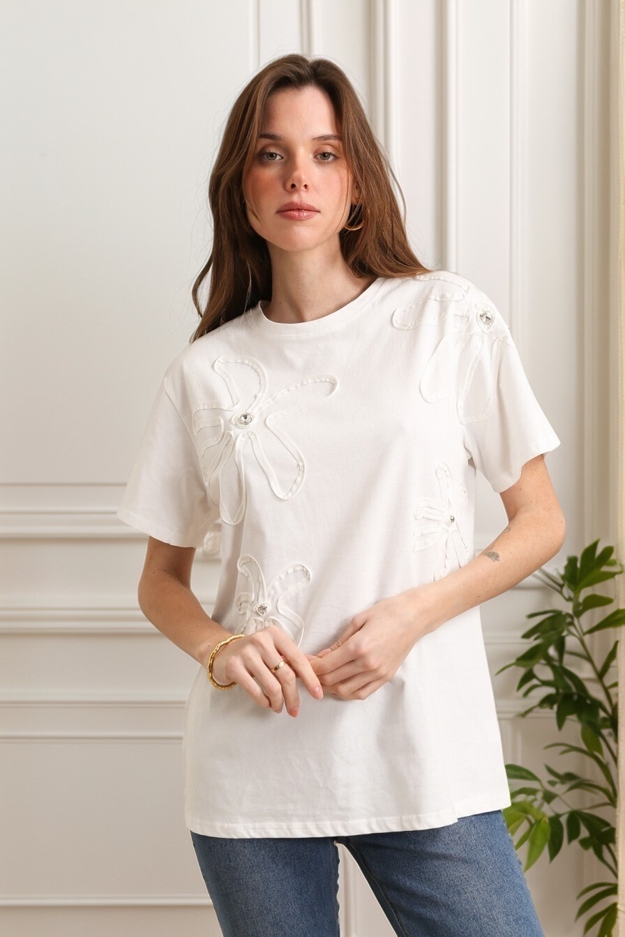Grossiste J&H Fashion - T-shirt en coton coupe droite avec incrustions fleur 3d relief et strasse argent