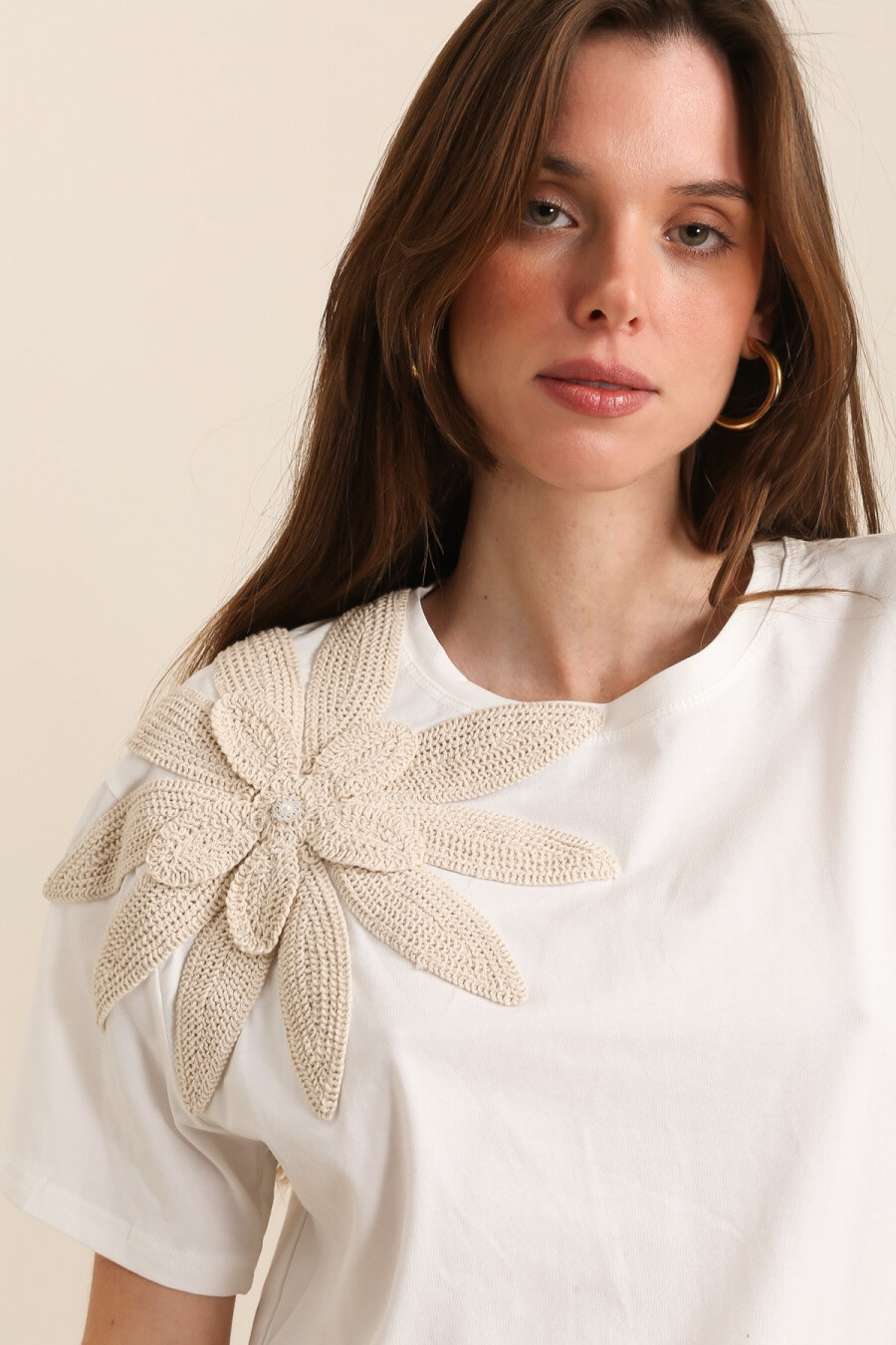 Wholesaler J&H Fashion - Cotton t-shirt with crochet flowers and pearls