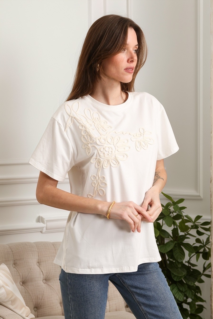 Großhändler J&H Fashion - Baumwoll-T-Shirt mit Häkelblumen und Perlen