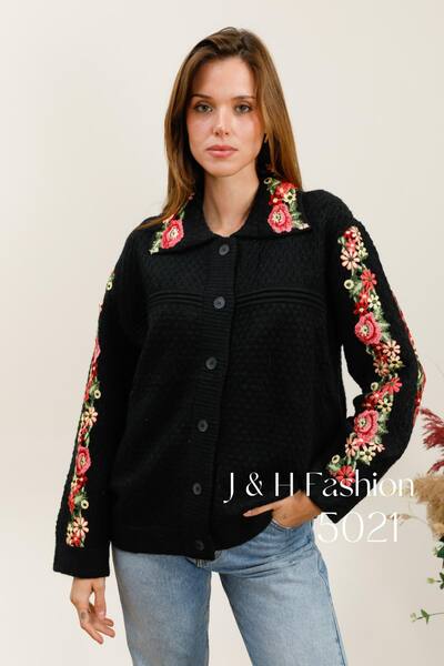 Grossiste J&H Fashion - Veste en maille torsadée avec broderie fleur sur la manche, coupe oversize, revers de col Grossiste J&H Fashion - Veste en maille torsadée avec broderie fleur sur la manche, coupe oversize, revers de col