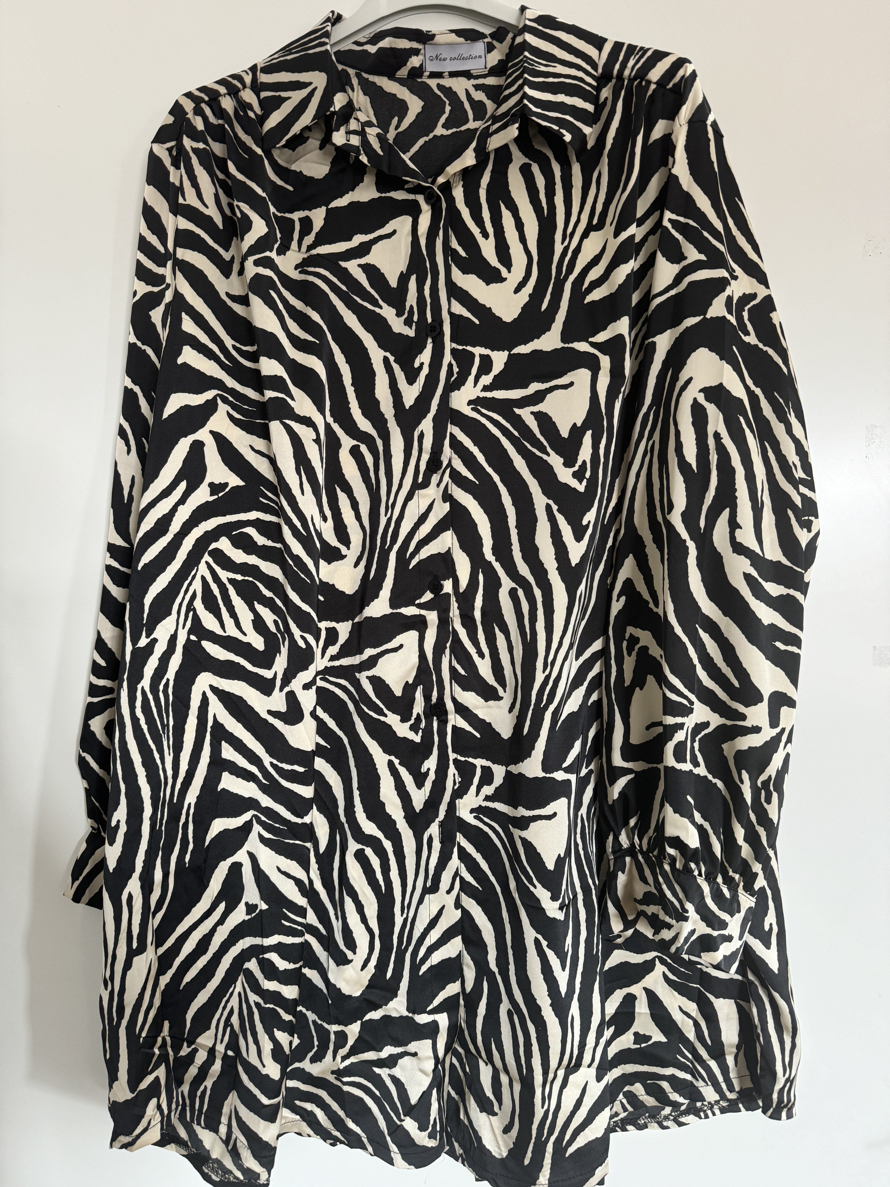Grossiste J&L Style - Chemise longue oversize satinée imprimée