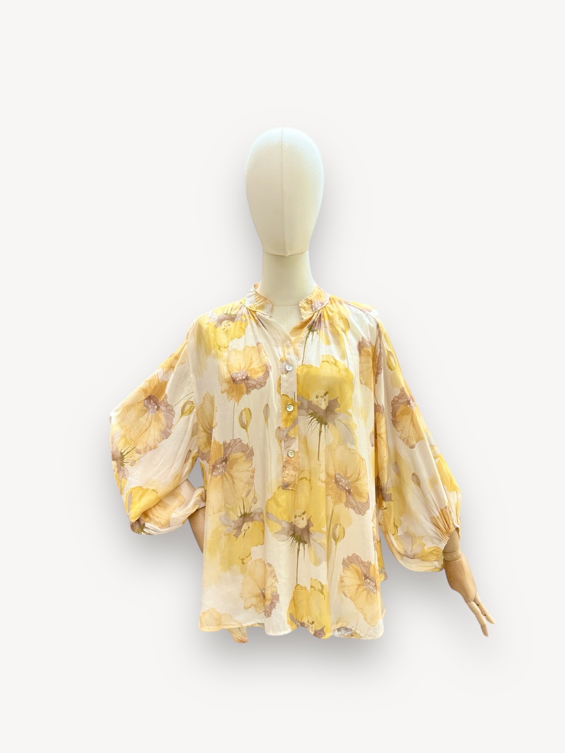 Wholesaler J&L - Fluid and light long sleeve blouse with floral pattern