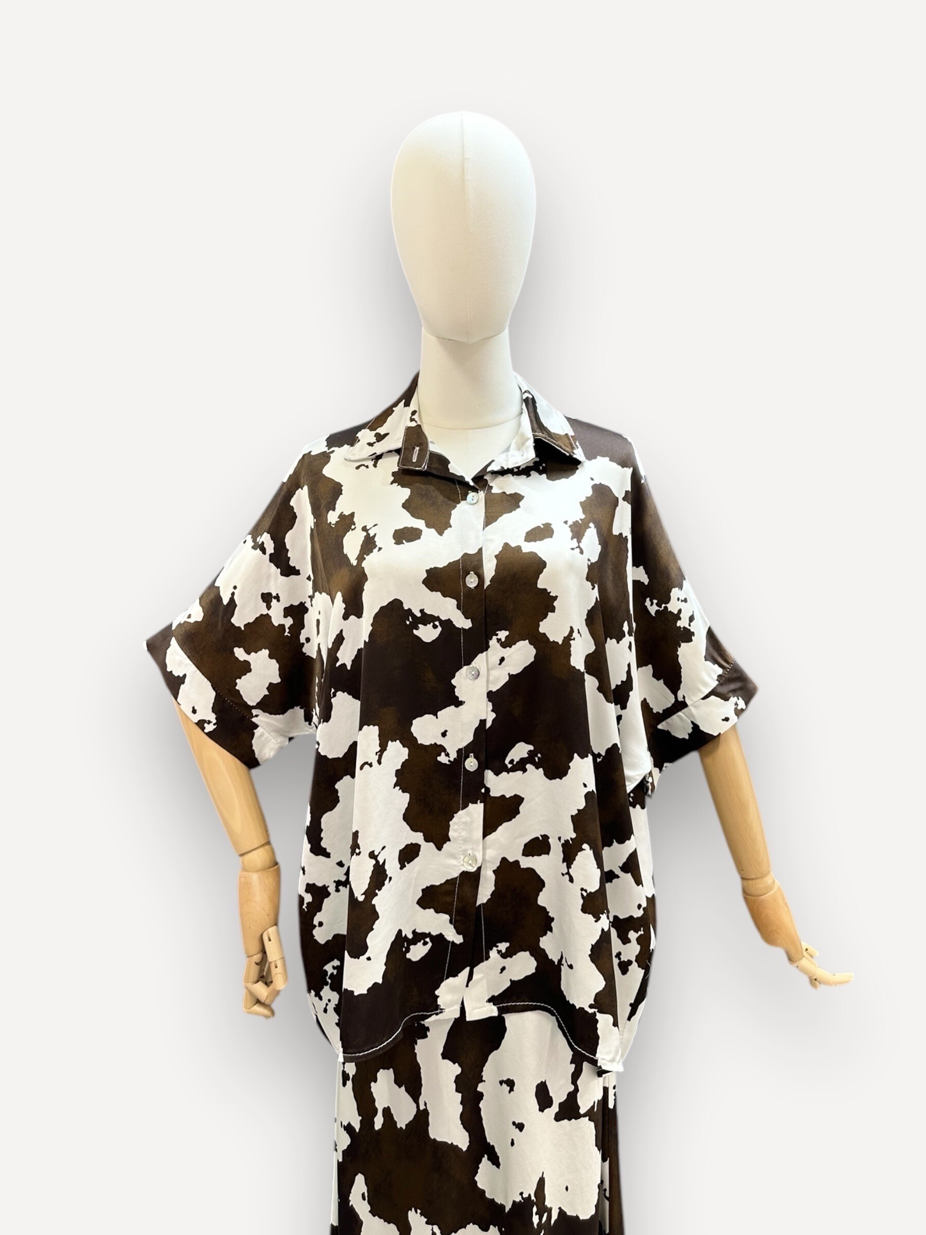 Wholesaler J&L - Short -sleeved blouse with cow print