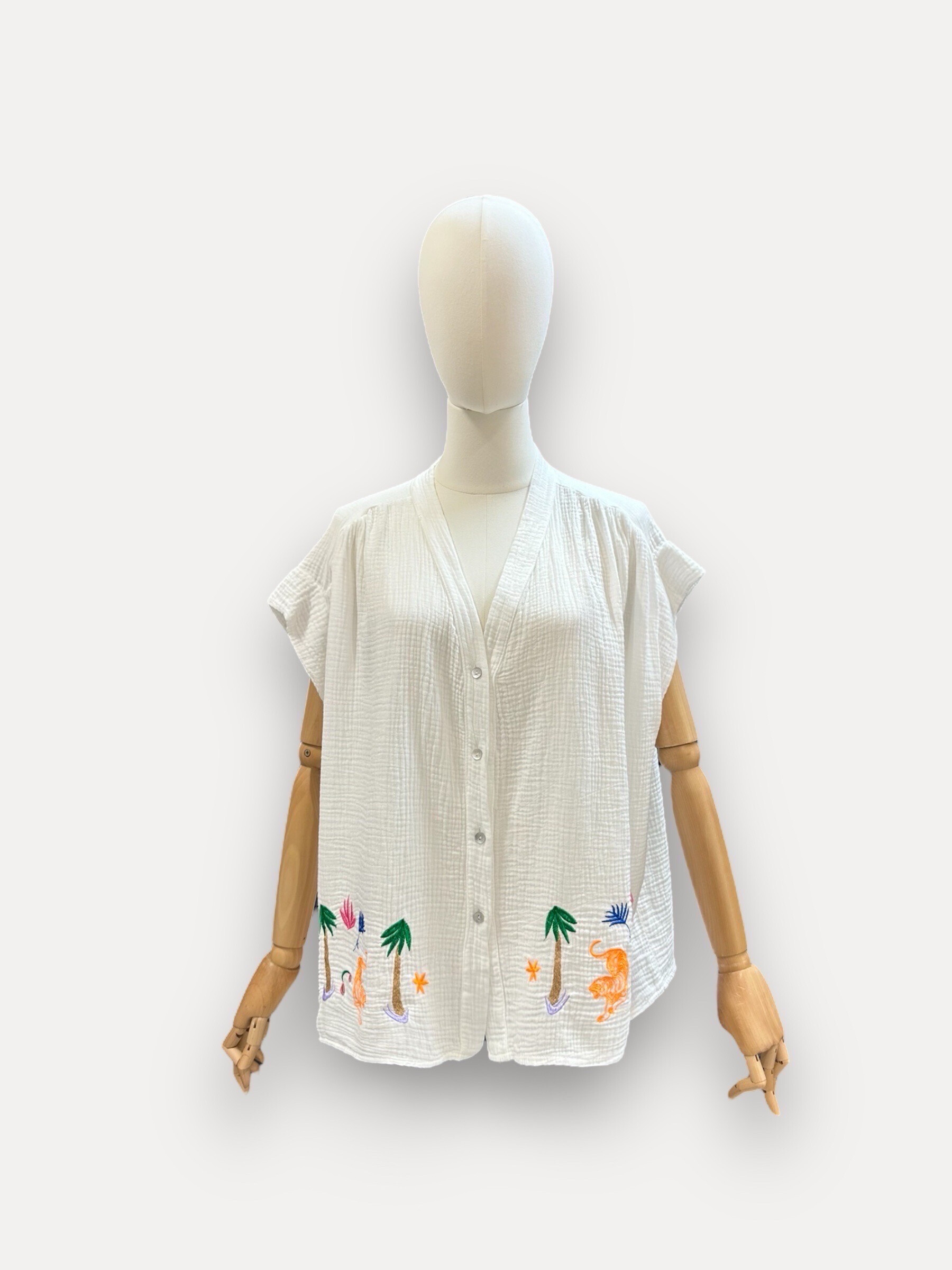 Mayorista J&L - Camisa Vanessa de manga corta con bordado de palma