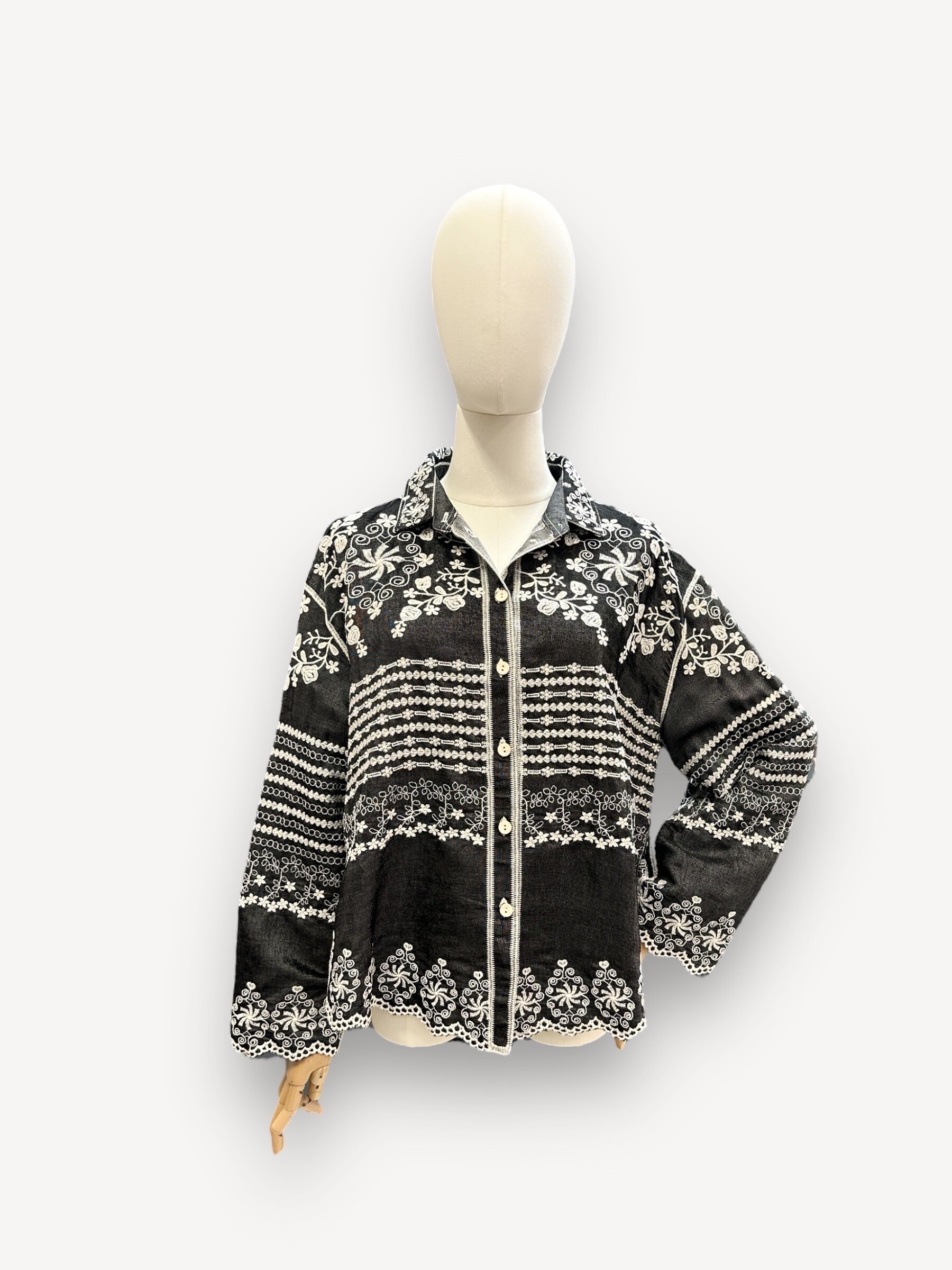 Wholesaler J&L - Long sleeve shirt with floral embroidery in tencel