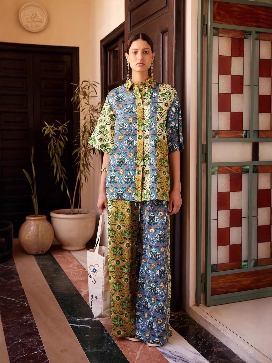 Mayorista J&L - Conjunto de Camisa Oversize y Pantalón Ancho con Estampado Patchwork Vintage