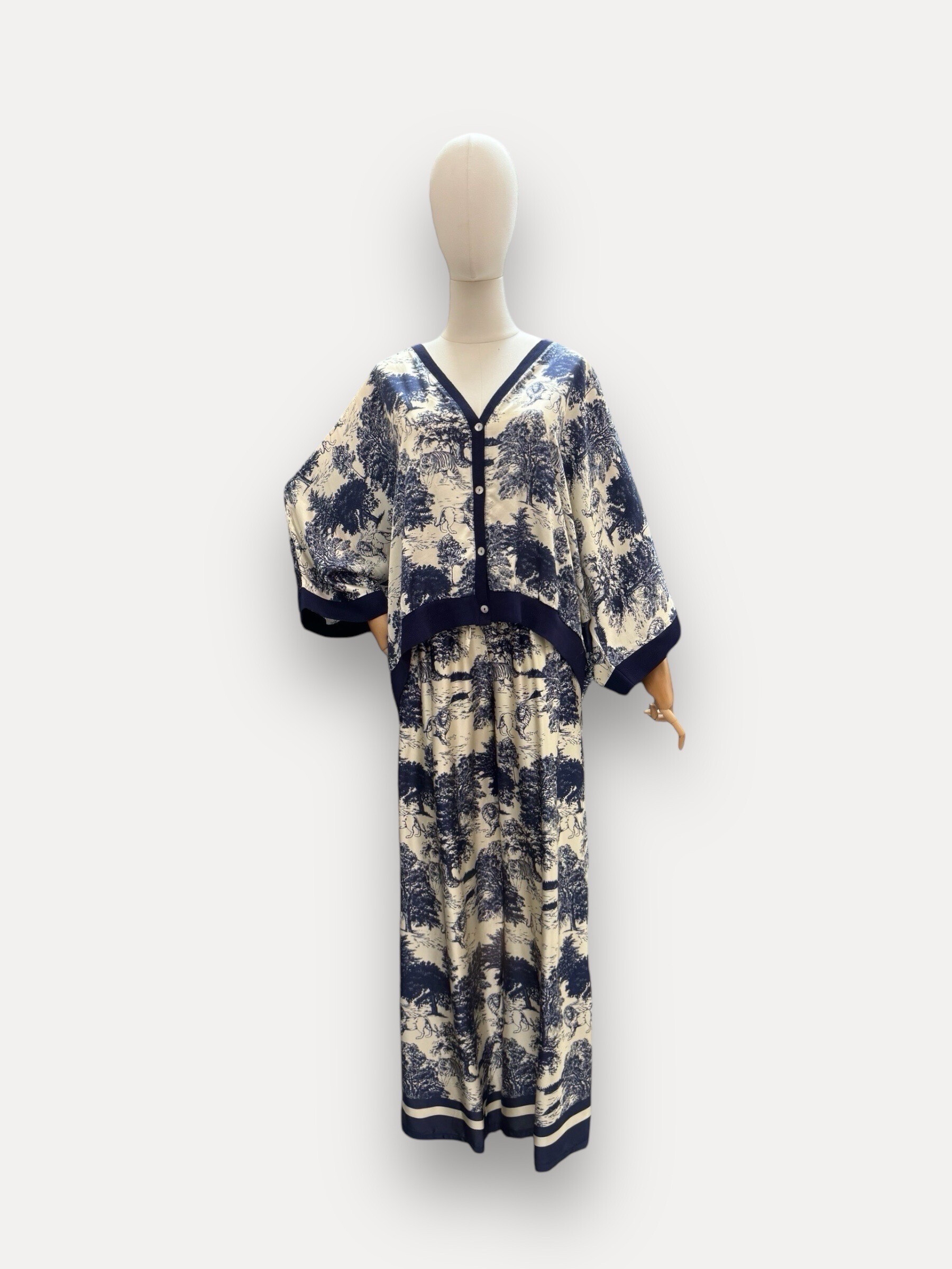 Wholesaler J&L - Long Batwing Sleeve Printed Toile De Jouy Vest