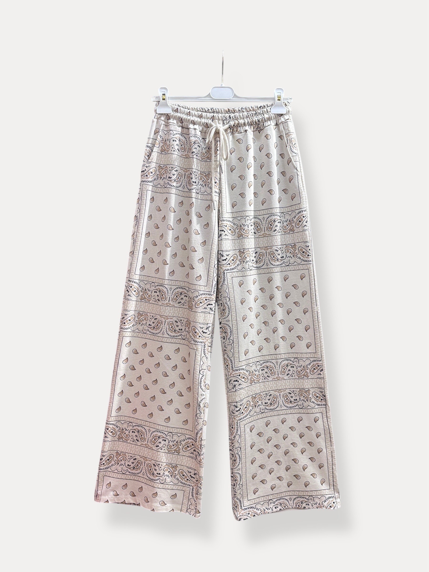 Grossiste J&L - Pantalon Large Fluide À Imprimé Bandana Et Taille Élastiquée