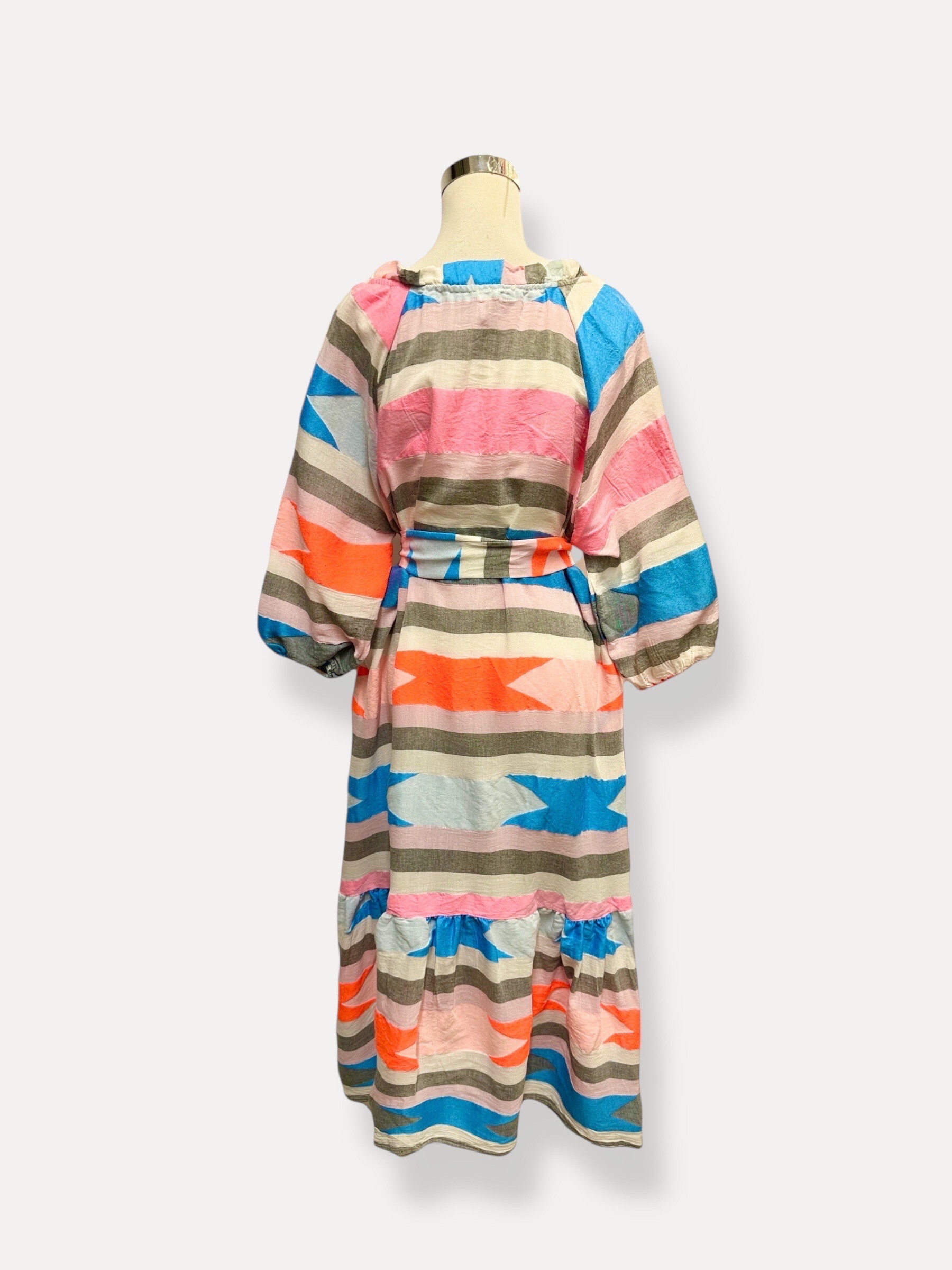 Mayorista J&L - Vestido Longa Selma con mangas cortas con patrón simétrico