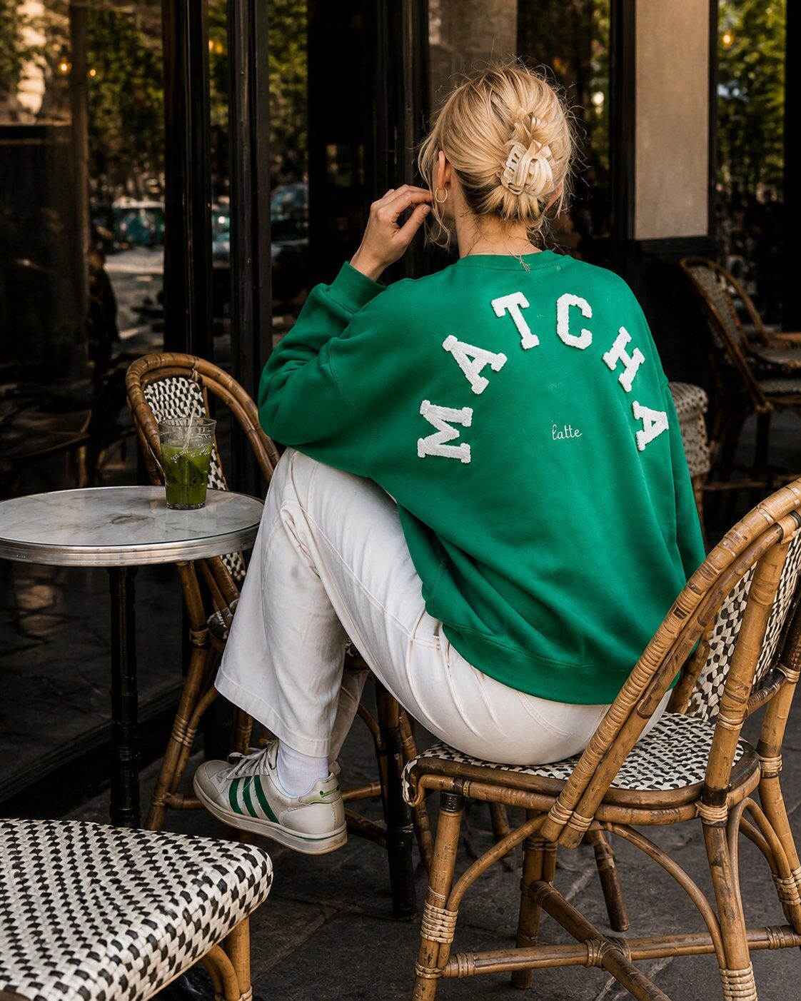 Großhändler J&L - Langarm-Sweatshirt mit gesticktem Matcha-Schriftzug auf dem Rücken