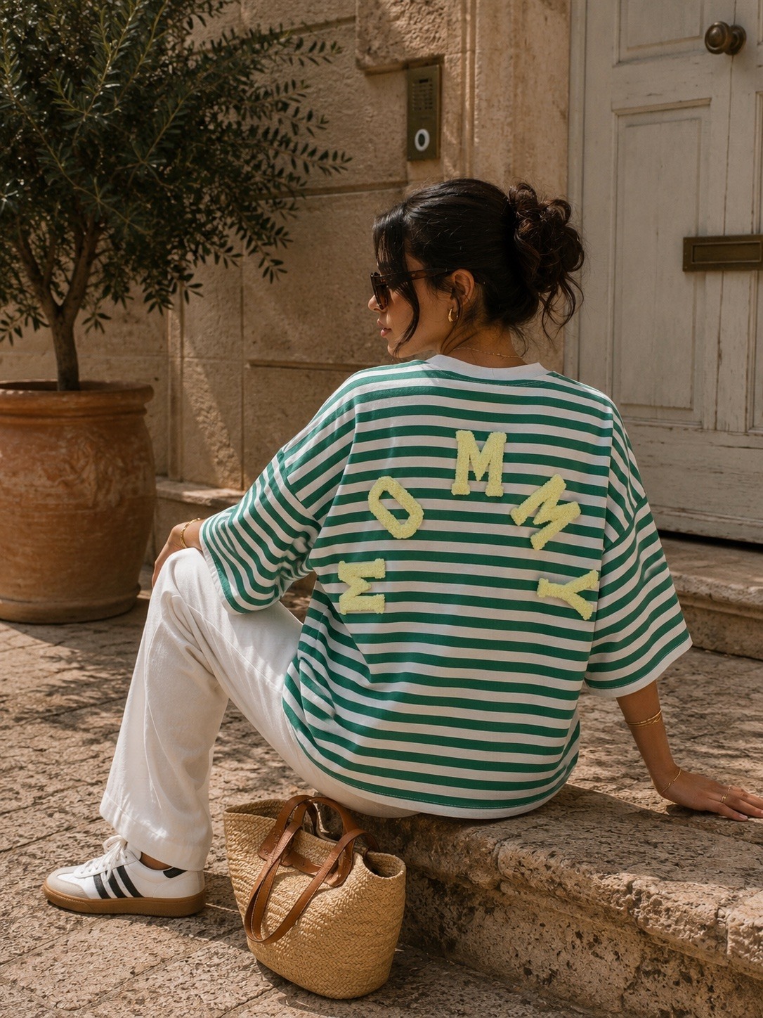 Mayorista J&L - Camiseta Oversize a Rayas con Bordado en la Espalda