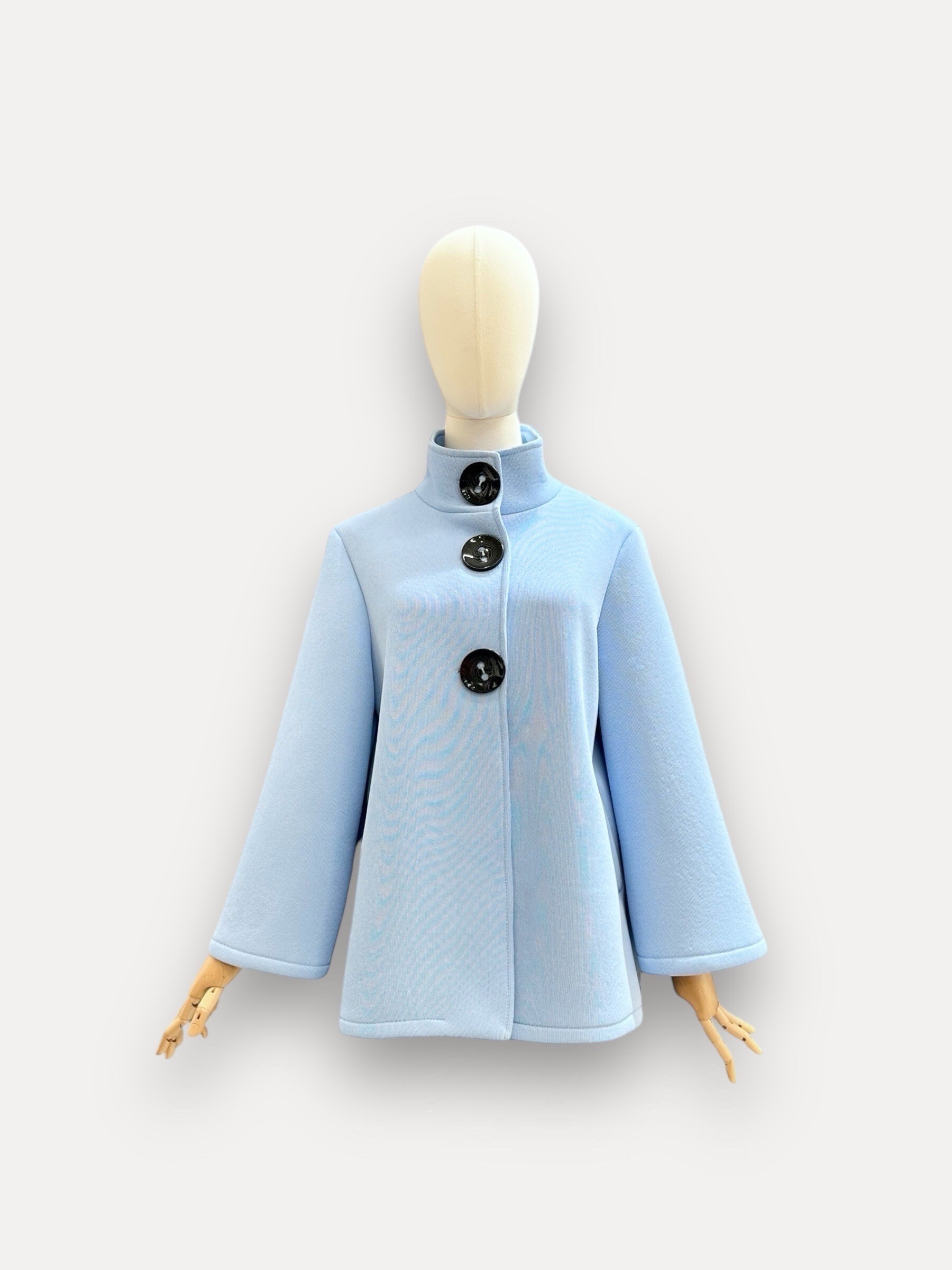 Wholesaler J&L - Thick cape jacket with long sleeves with large buttons