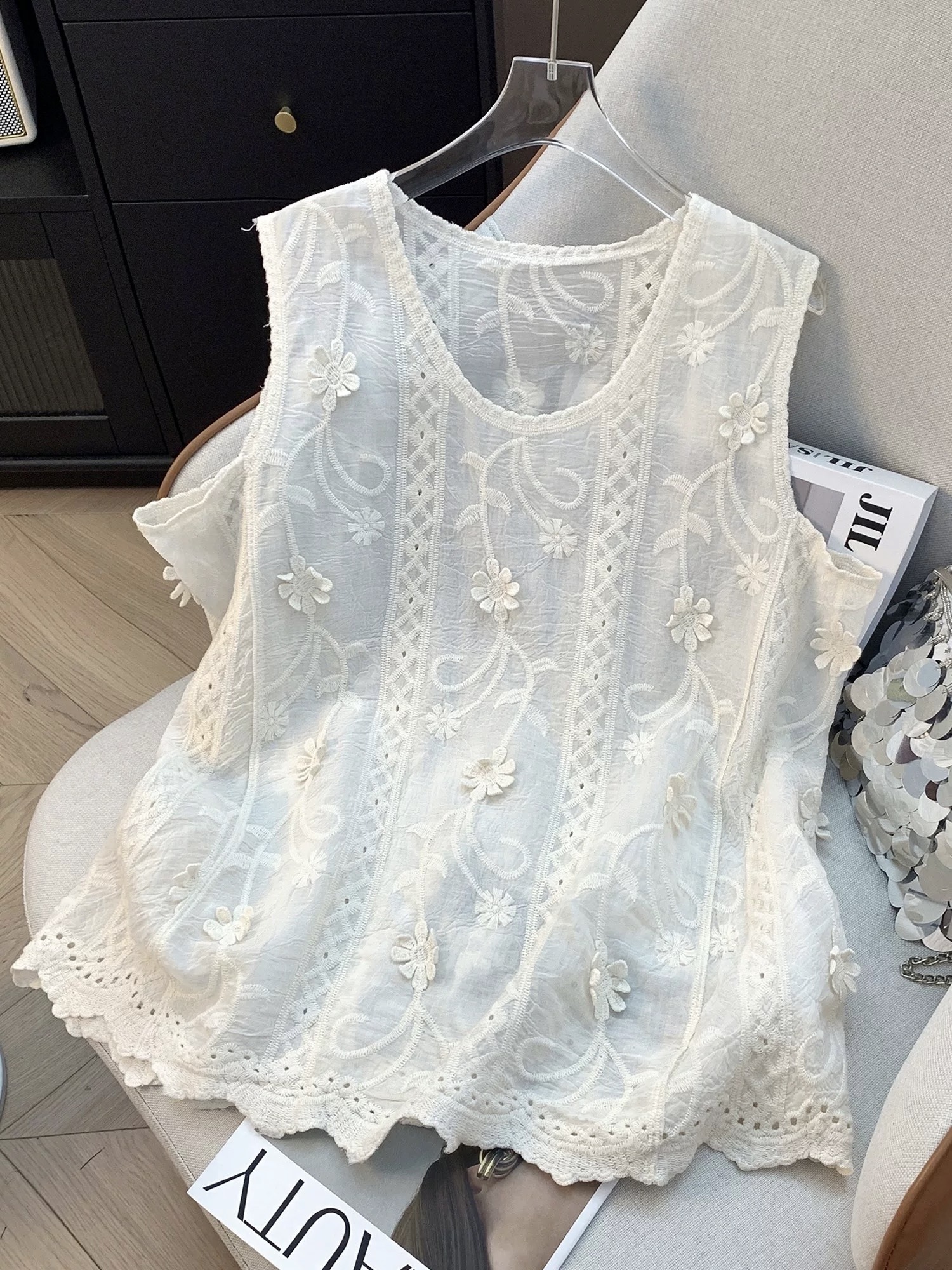 Wholesaler J MODA - Crochet Flower Top