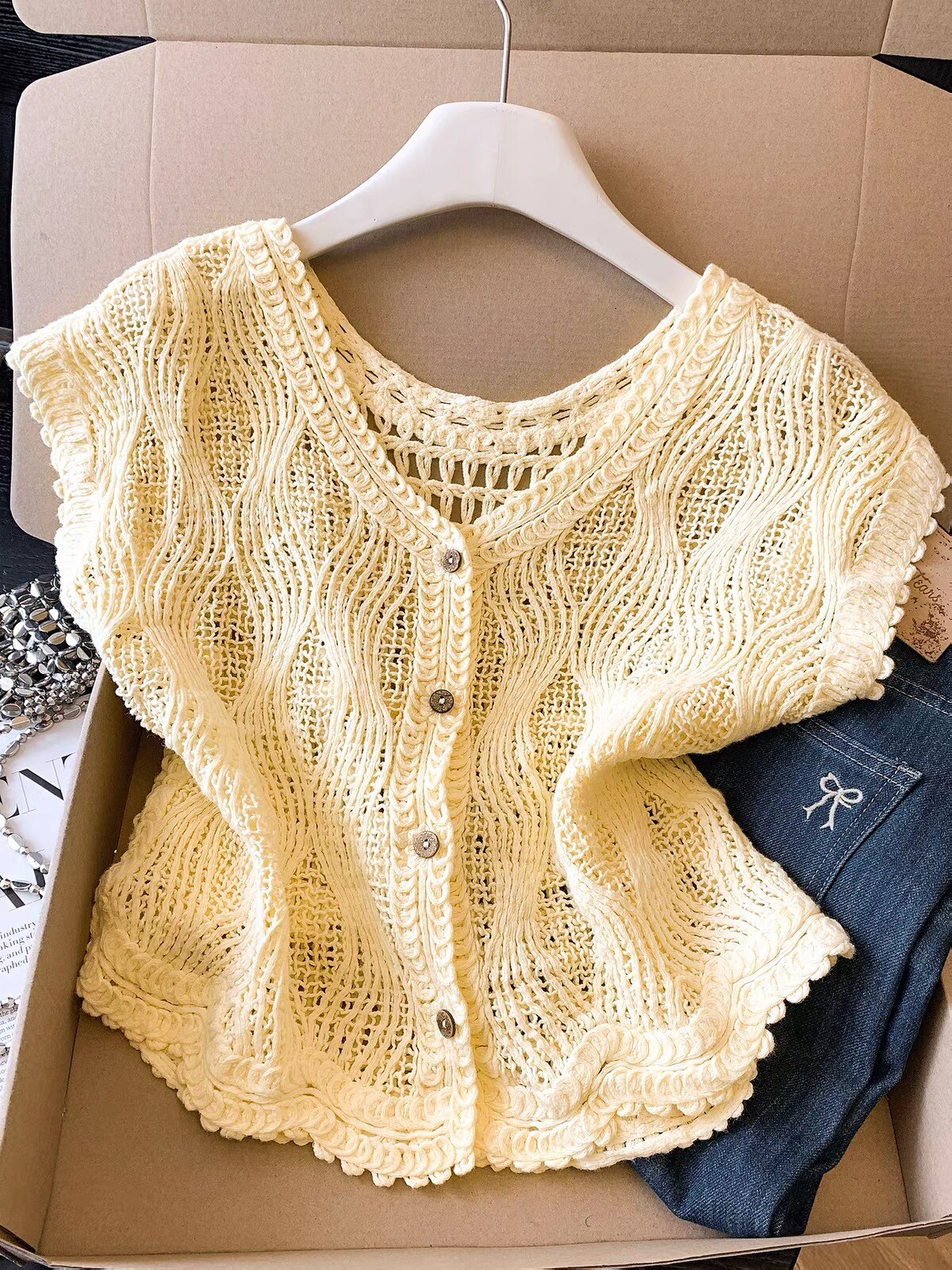 Mayorista J MODA - Chaleco Crop de Punto Ondulado – El Detalle Glamuroso para tu Superposición