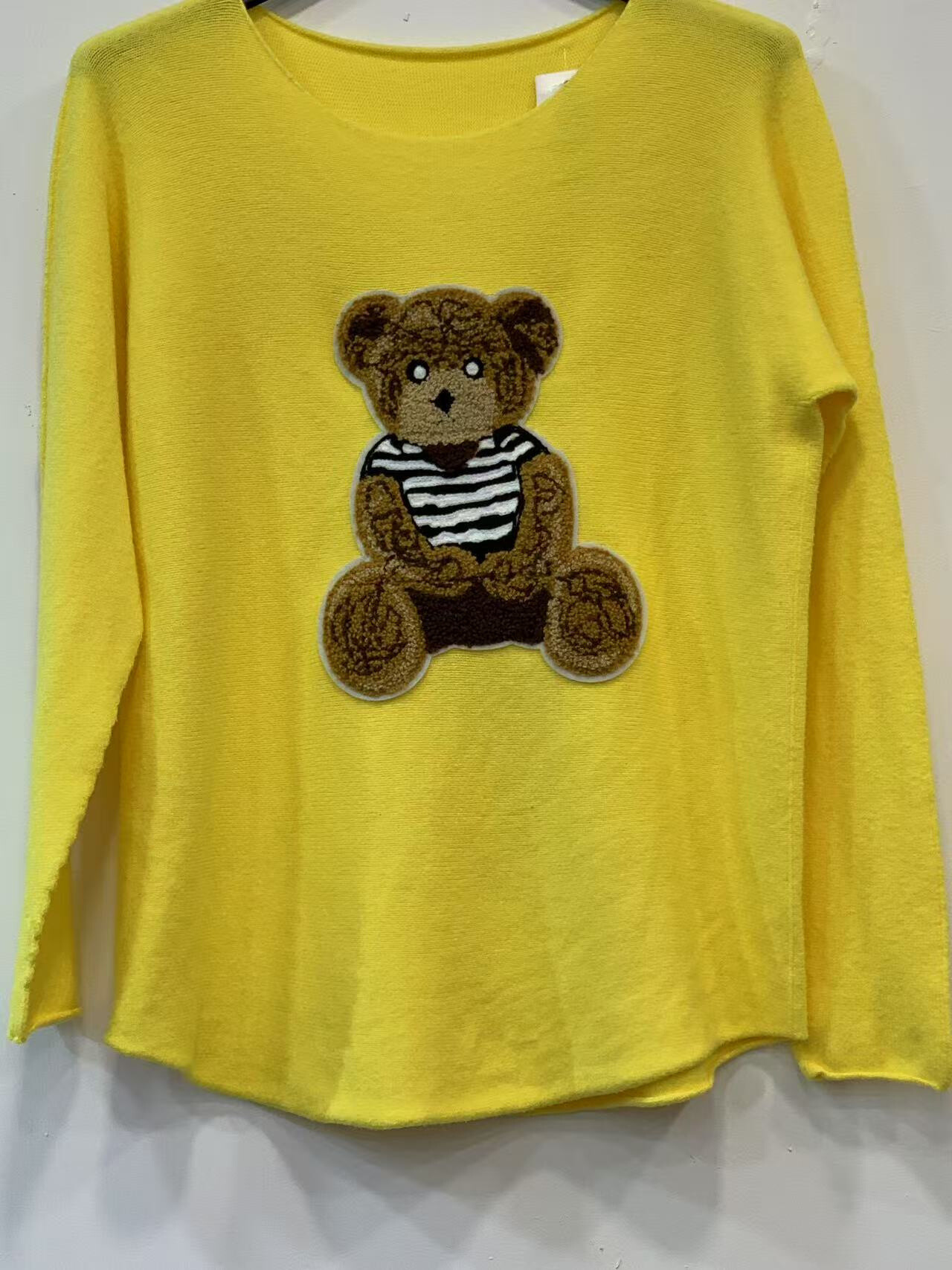 Wholesaler J & MY - Sweater With Bear Print