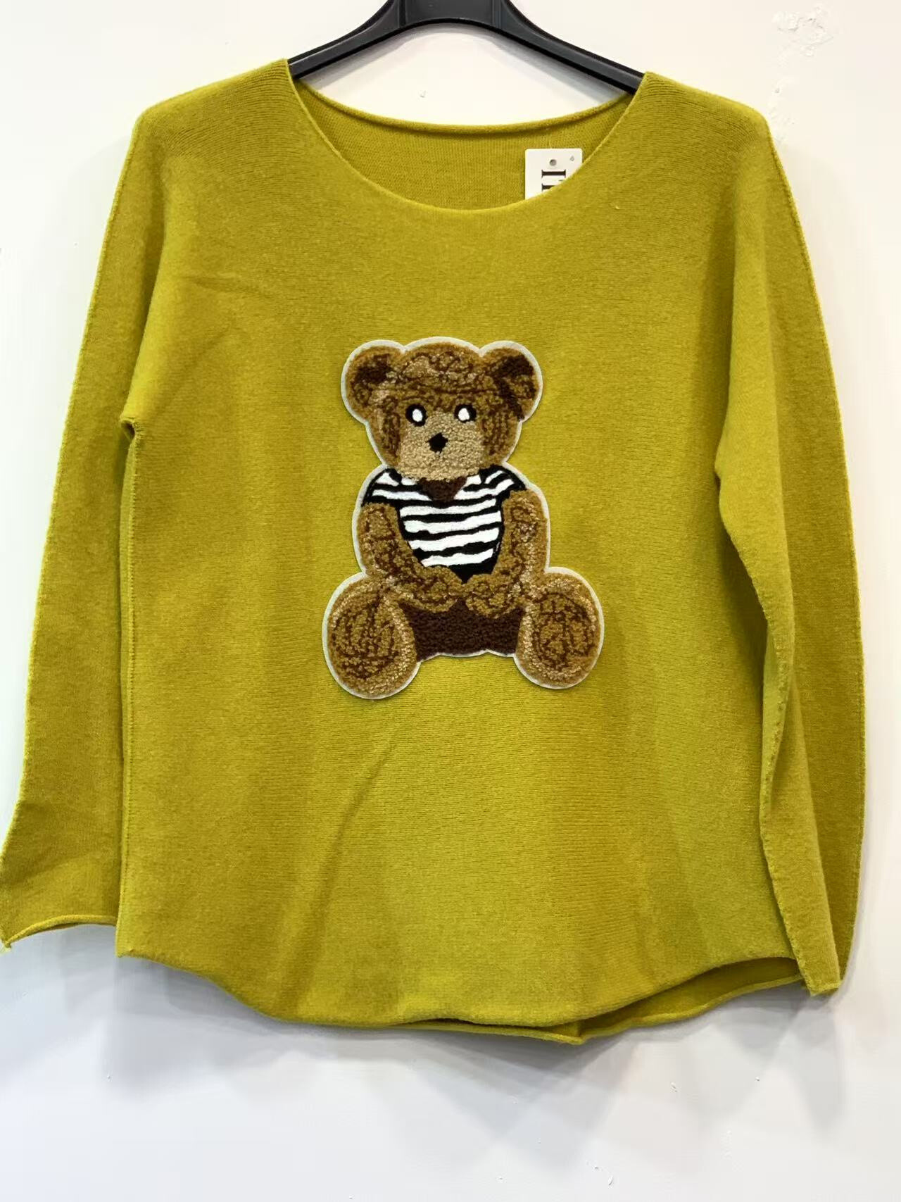 Wholesaler J & MY - Sweater With Bear Print
