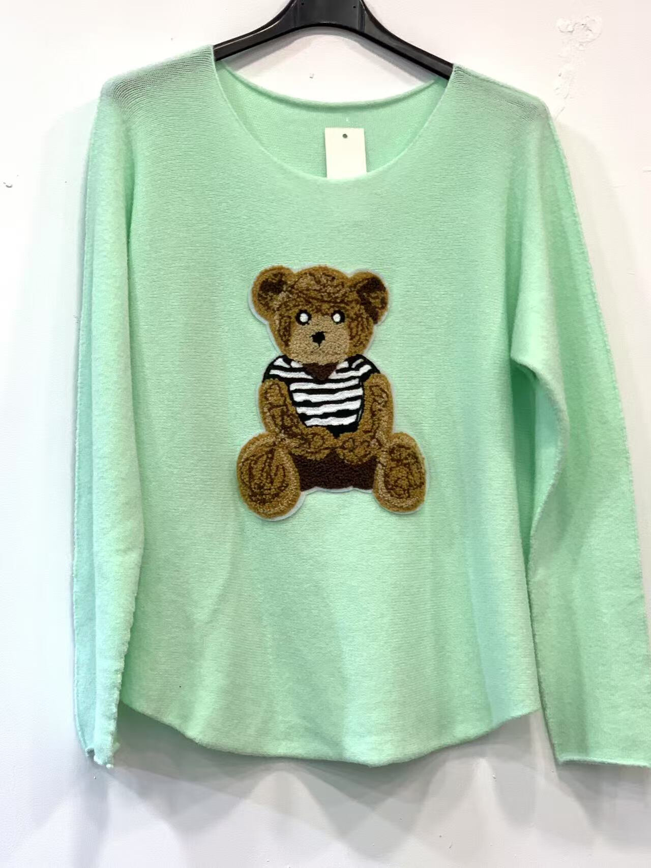 Wholesaler J & MY - Sweater With Bear Print