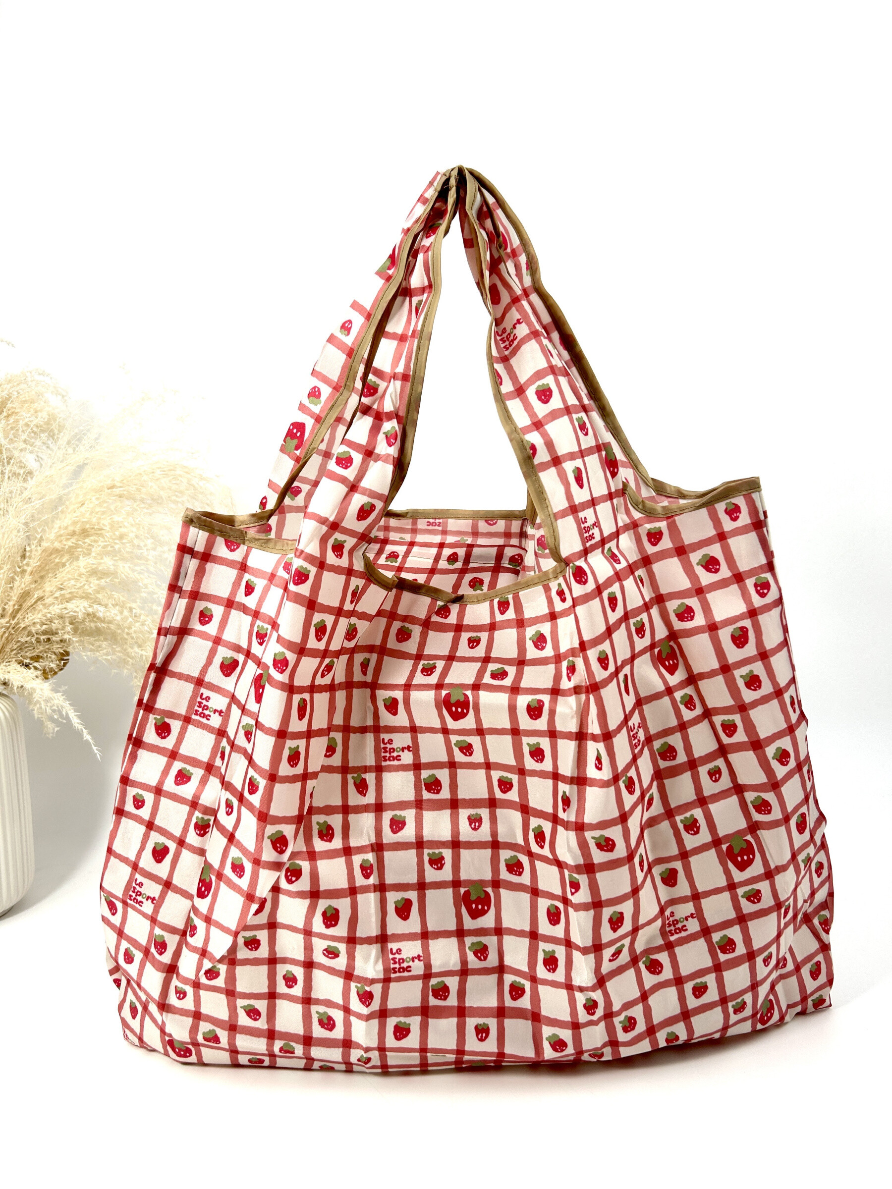 Wholesaler Jade&Clarisse - Foldable and waterproof Small Strawberries Bag