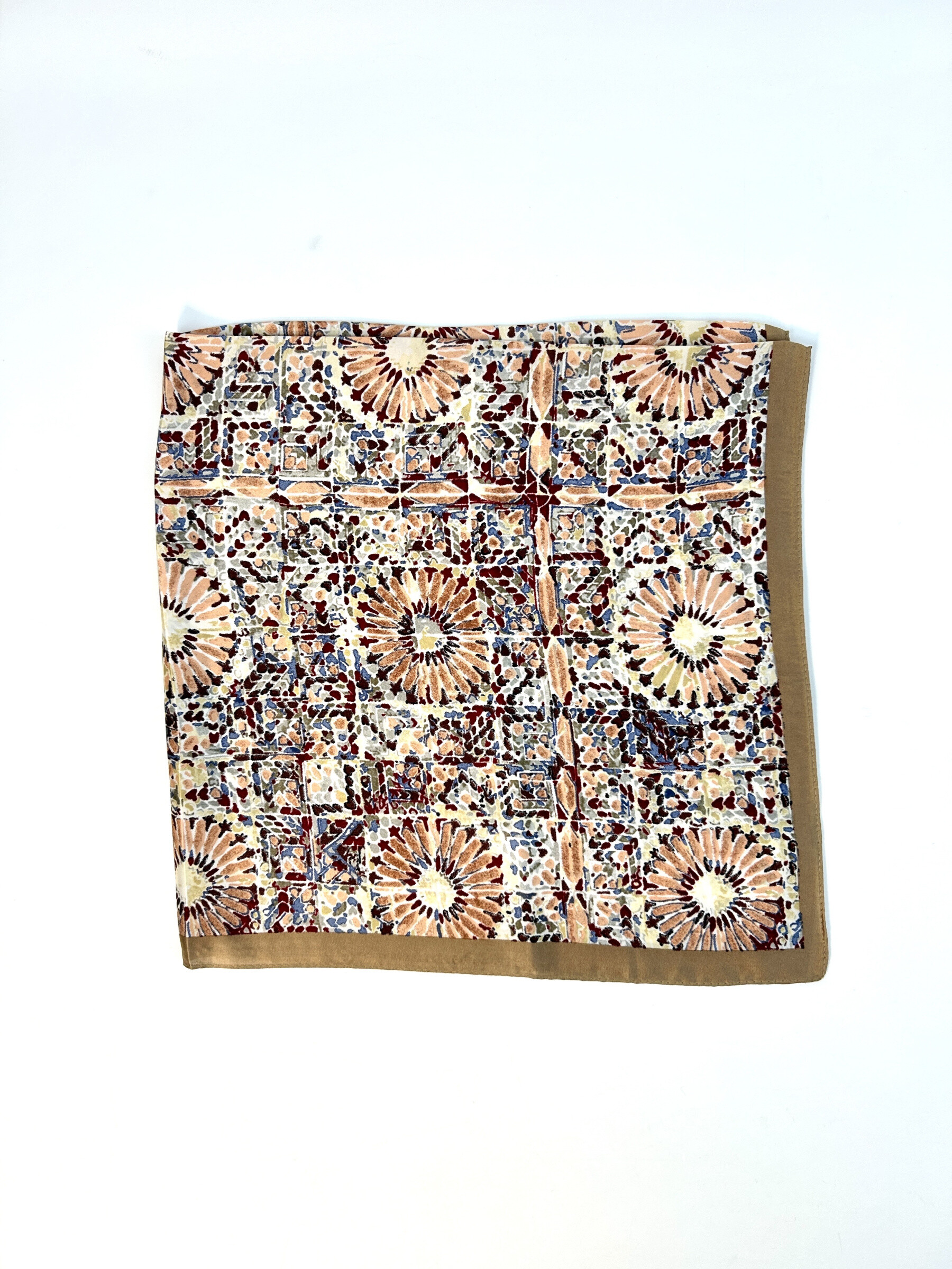 Wholesaler Jade&Clarisse - Luxury square with black polka dot