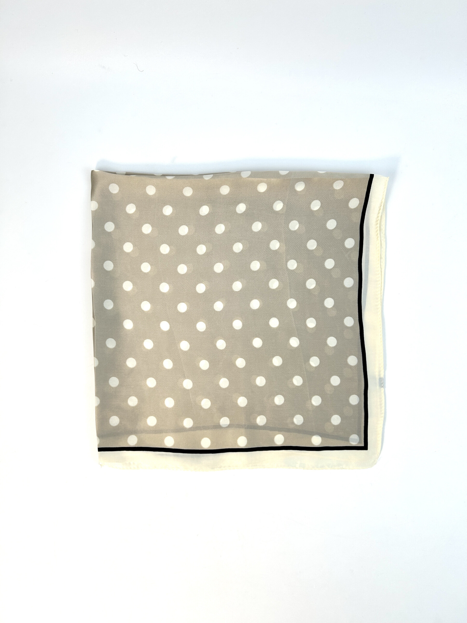 Wholesaler Jade&Clarisse - Luxury square with black polka dot