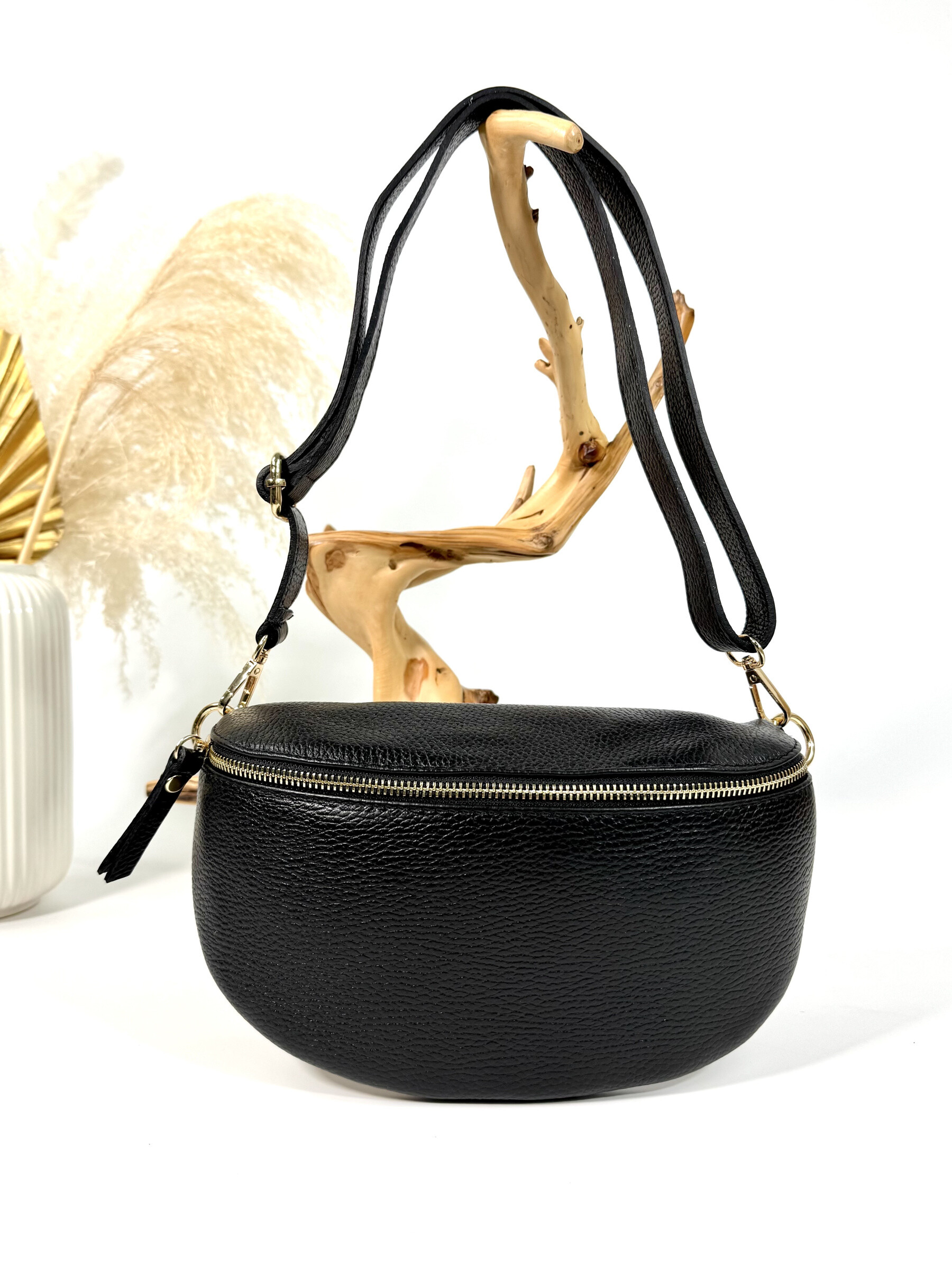 Wholesaler Jade&Clarisse - MEDIUM LOLA SUEDE LEATHER BANANA