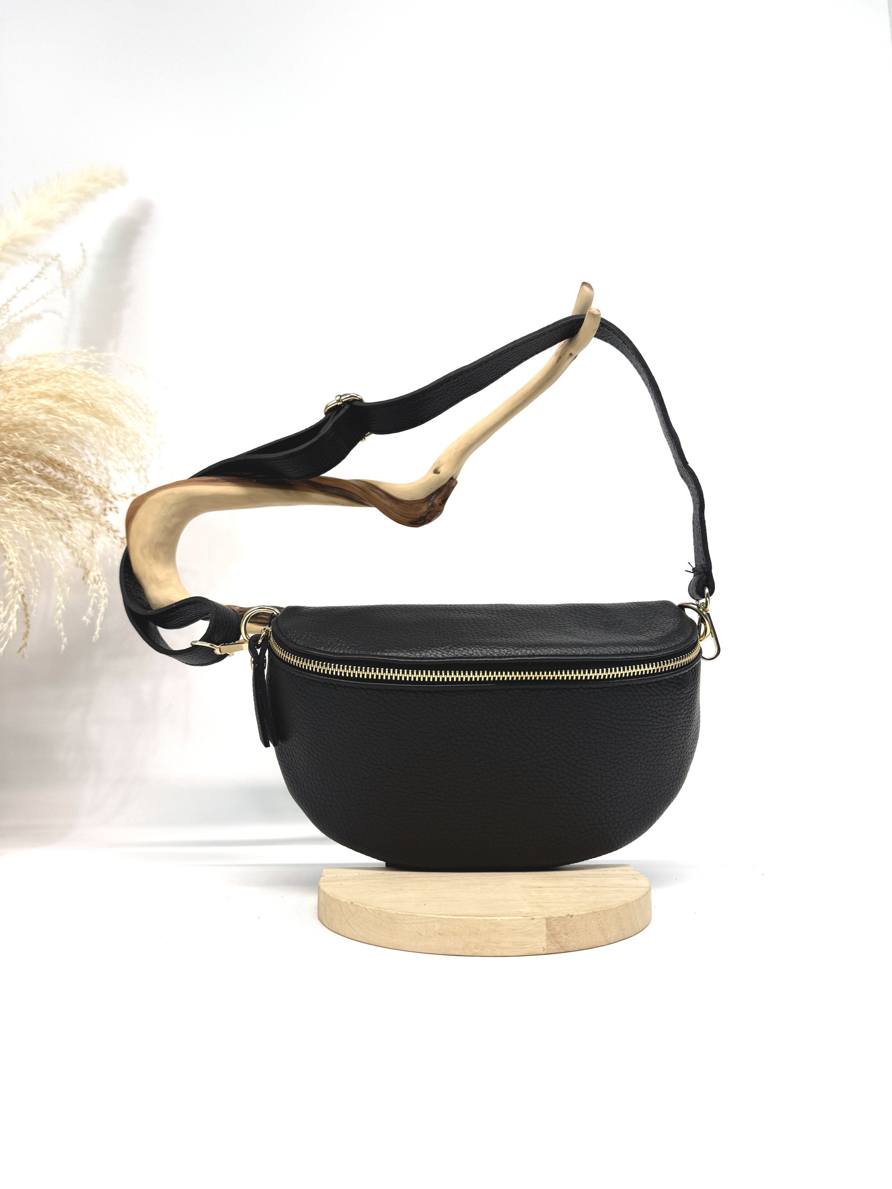 Wholesaler Jade&Clarisse - MEDIUM LOLA SUEDE LEATHER BANANA