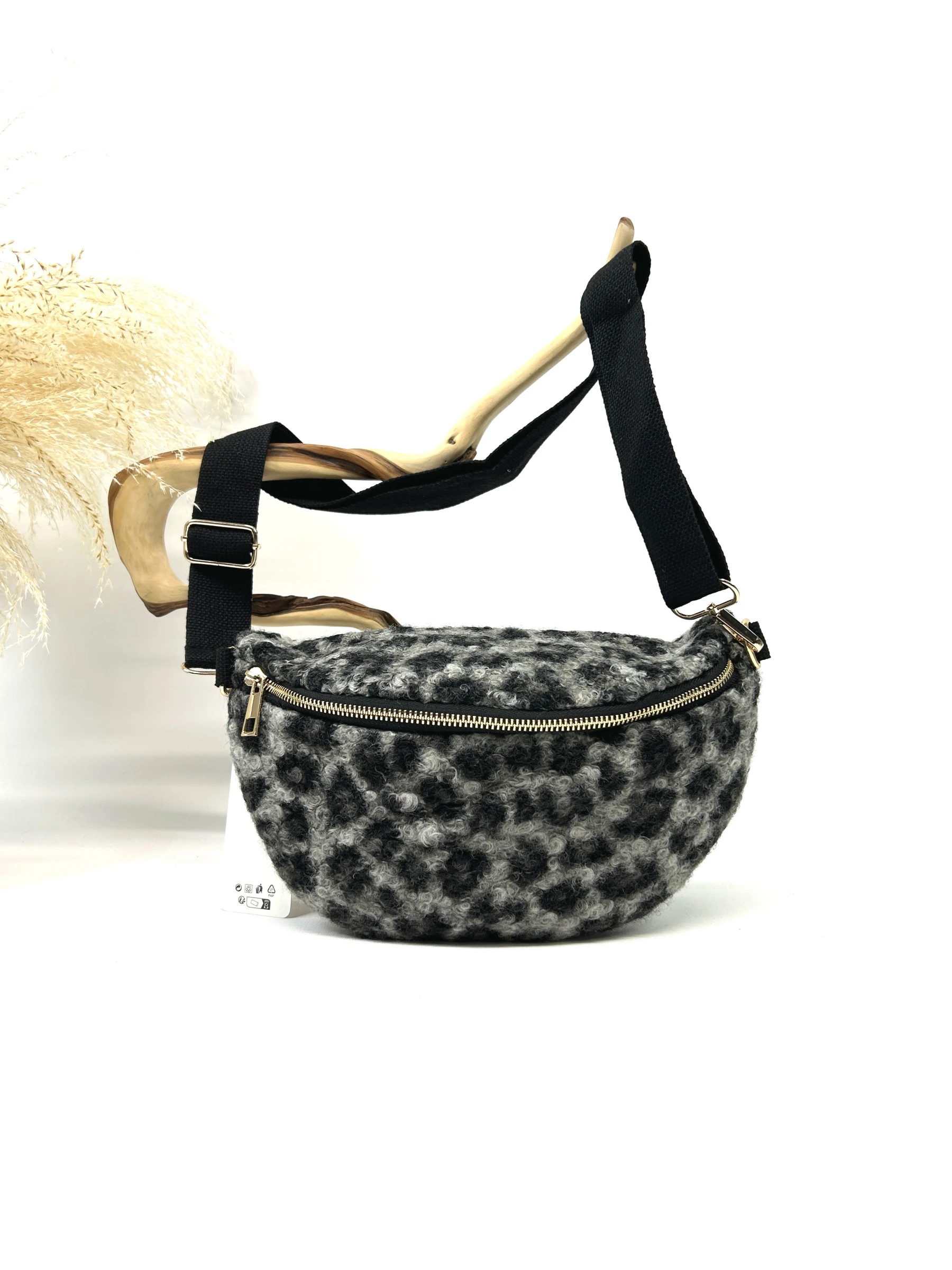 Dimensions : 30*18cm