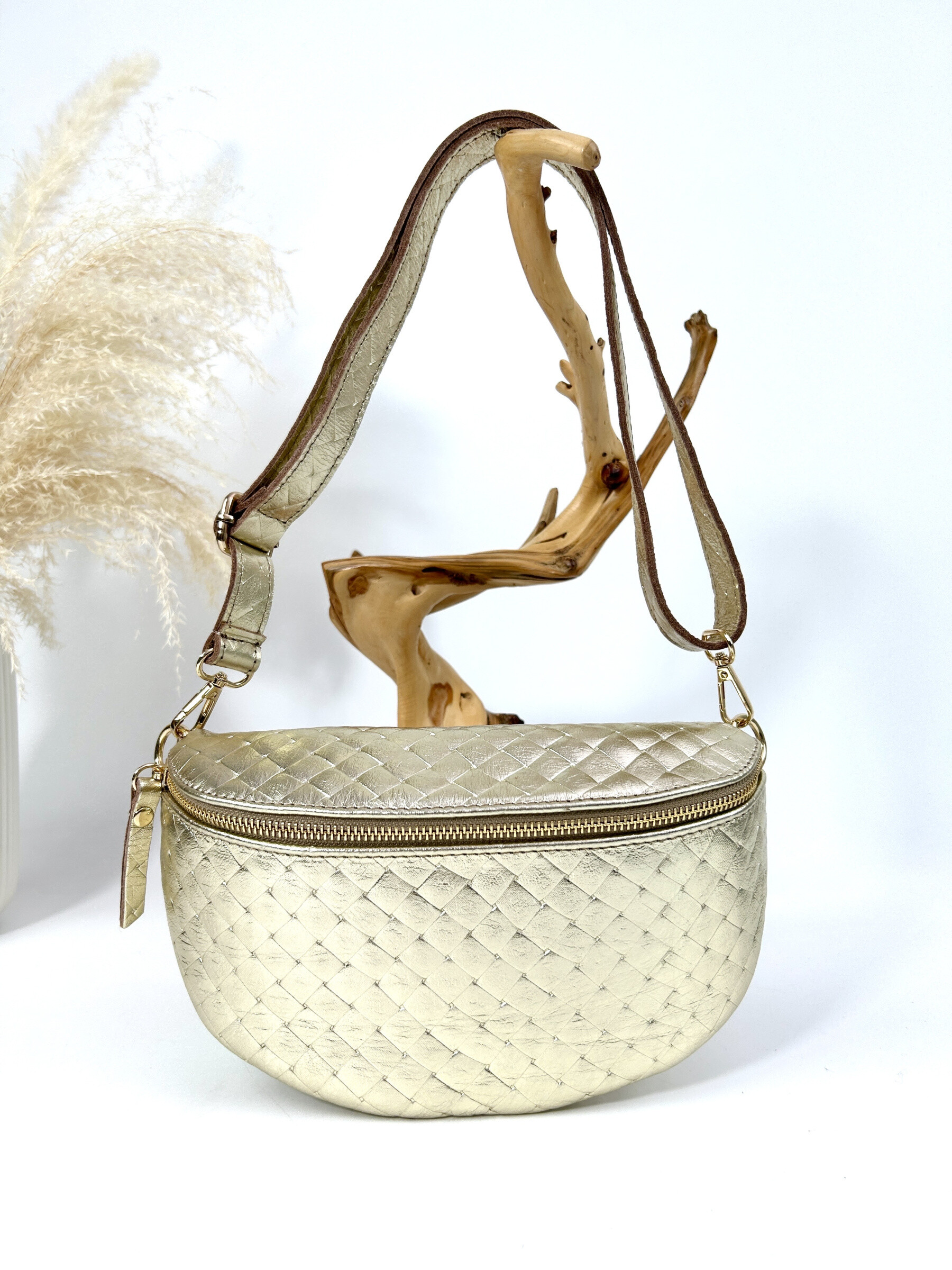 Wholesaler Jade&Clarisse - Average banana -style banana in ultra chic Italian leather Oliva