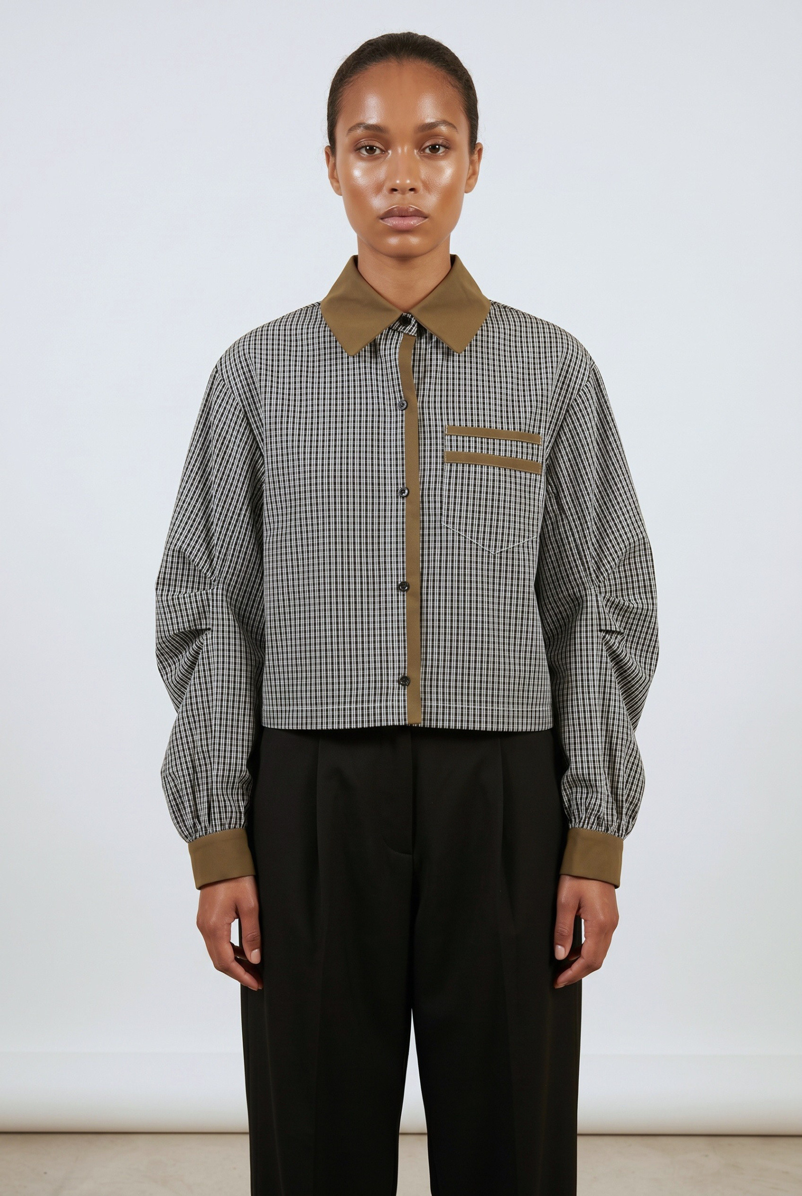 Grossista JAMILLA - Camicia a maniche ampie a quadretti con colletto e polsini a colore contrasto