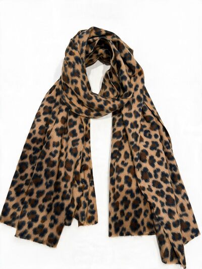 Großhändler JAMILLA - Weicher Stola-Schal aus Fließendem Stoff mit Dichtem Leopardenmuster Großhändler JAMILLA - Weicher Stola-Schal aus Fließendem Stoff mit Dichtem Leopardenmuster