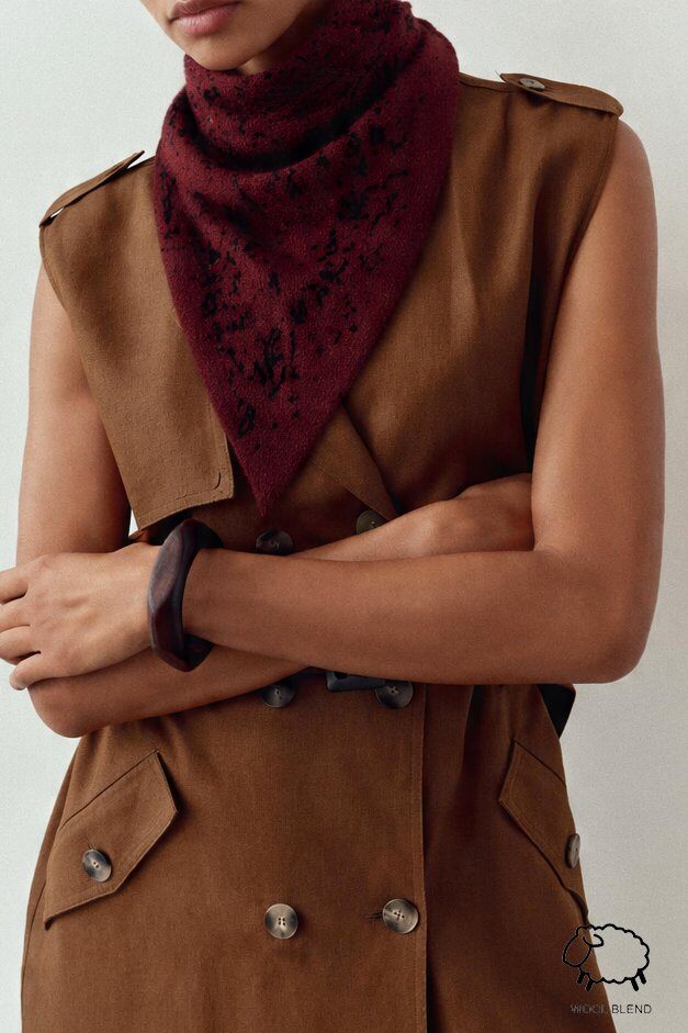 Wholesaler JAMILLA - Triangular Shawl Scarf in Soft Wool Blend with Drop Pattern Print and Polka Dot Edge