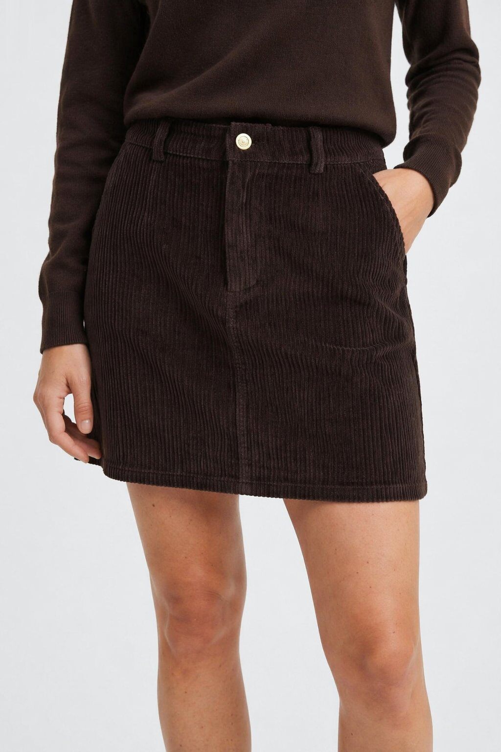 Wholesaler JAMILLA - Velvet A-line mini skirt with gold button