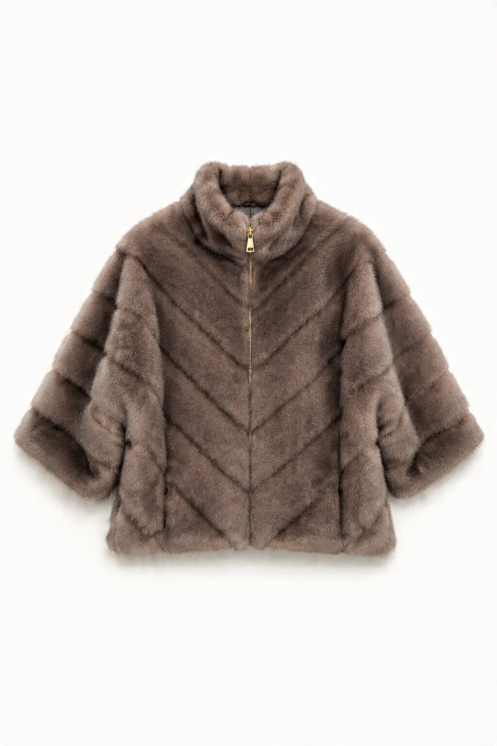 Grossiste JAMILLA - Veste courte en fausse fourrure à chevrons avec fermeture éclair dorée