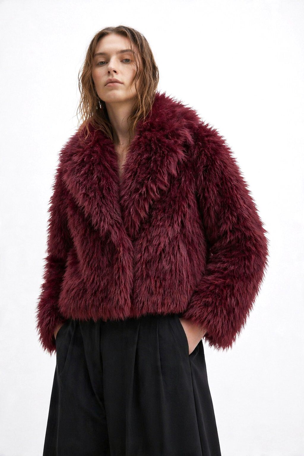 Grossiste JAMILLA - Veste en fausse fourrure à poils longs