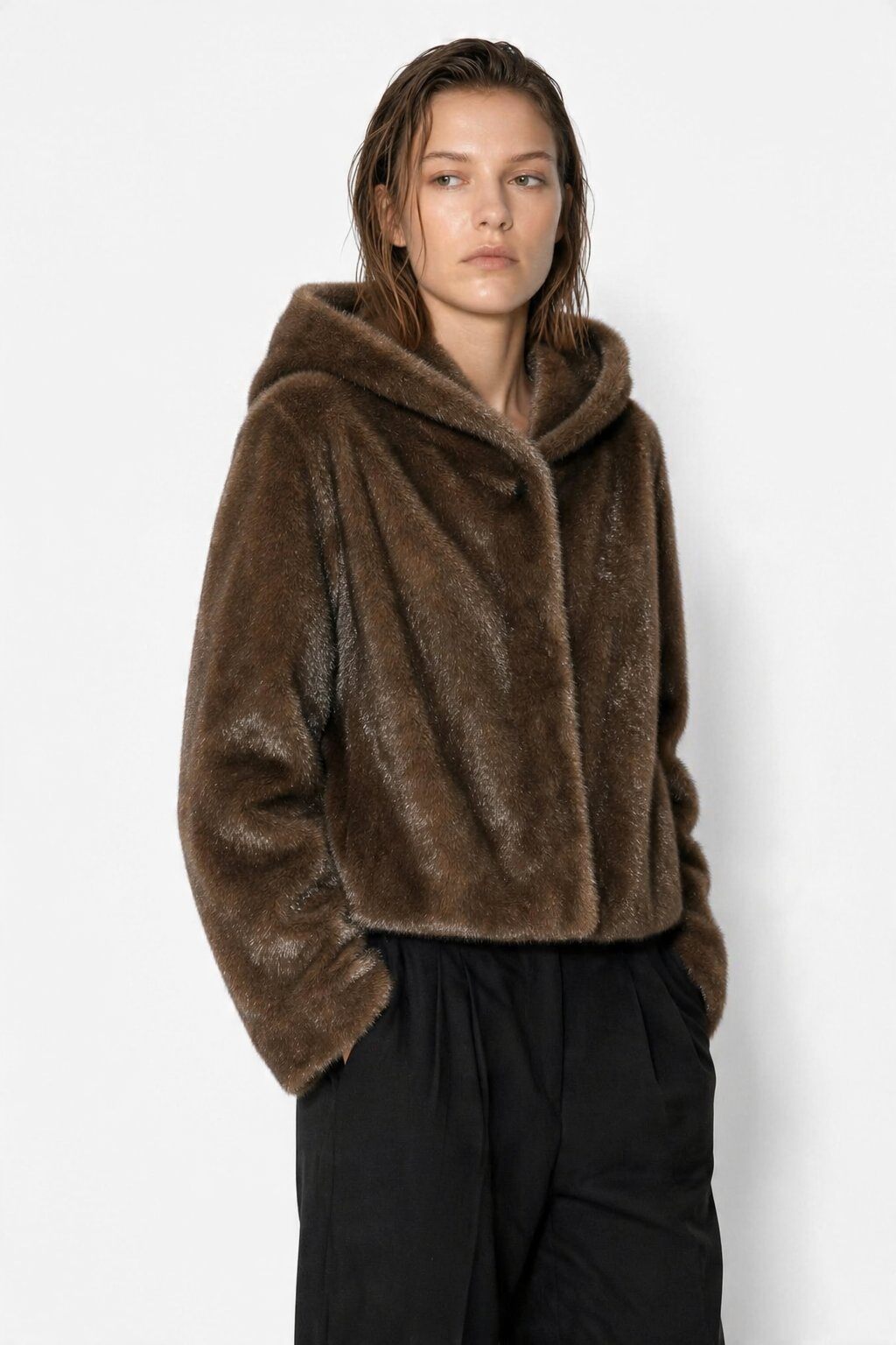 Grossiste JAMILLA - Veste Douce avec Capuche et Poches