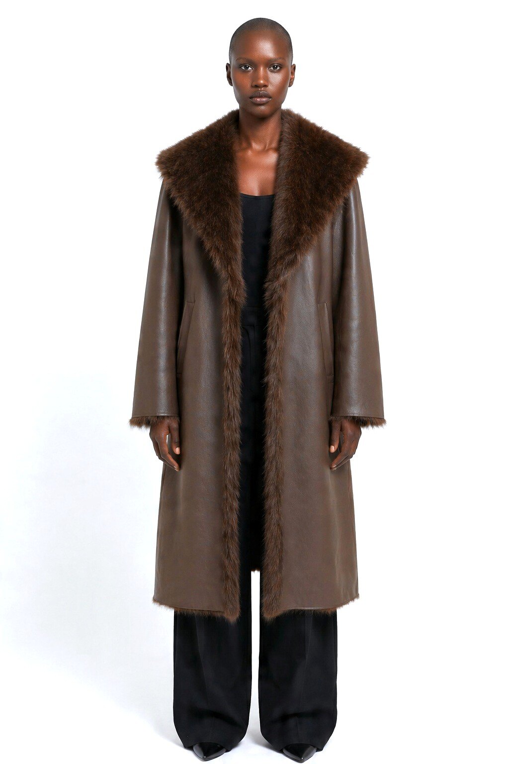 Grossista JAMILLA - Cappotto Lungo Reversibile in Ecopelle e Eco-Pelliccia