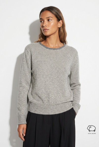 Grossista JAMILLA - Maglione Girocollo Misto Lana a Micro Righe Grossista JAMILLA - Maglione Girocollo Misto Lana a Micro Righe