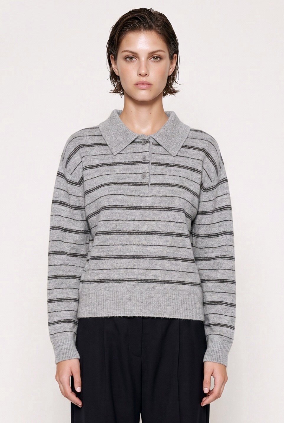 Grossiste JAMILLA - Pull Polo Hiver à Rayures Horizontales avec Col Col et Boutons