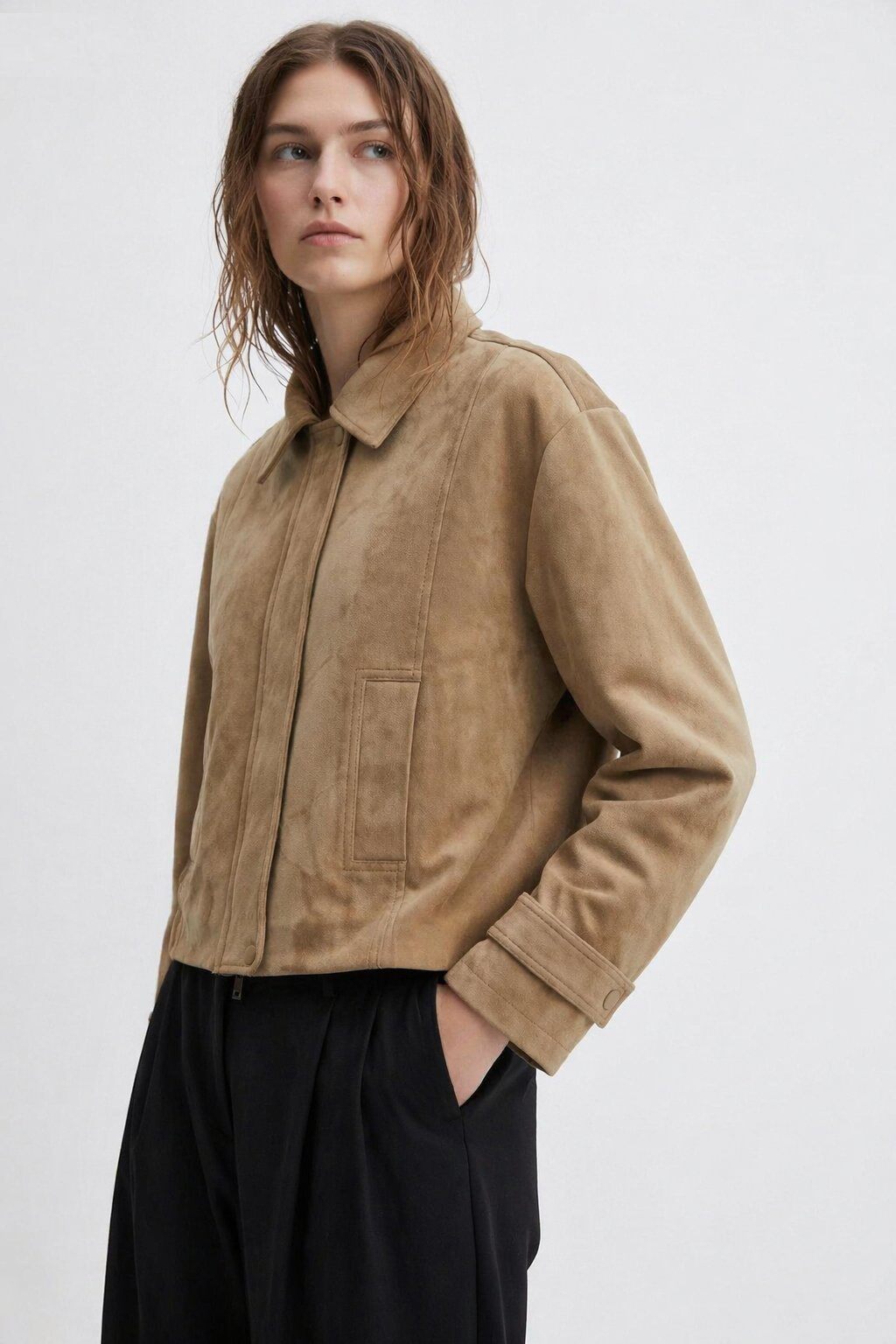 Grossiste JAMILLA - Veste Courte en Daim avec Col Col Classique et Fermeture Éclair Cachée