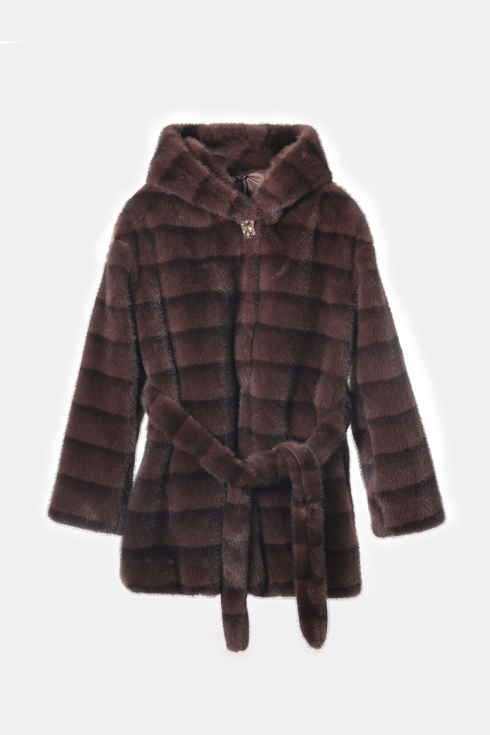 Grossiste Jamilla - Veste en fausse fourrure avec capuche et ceinture